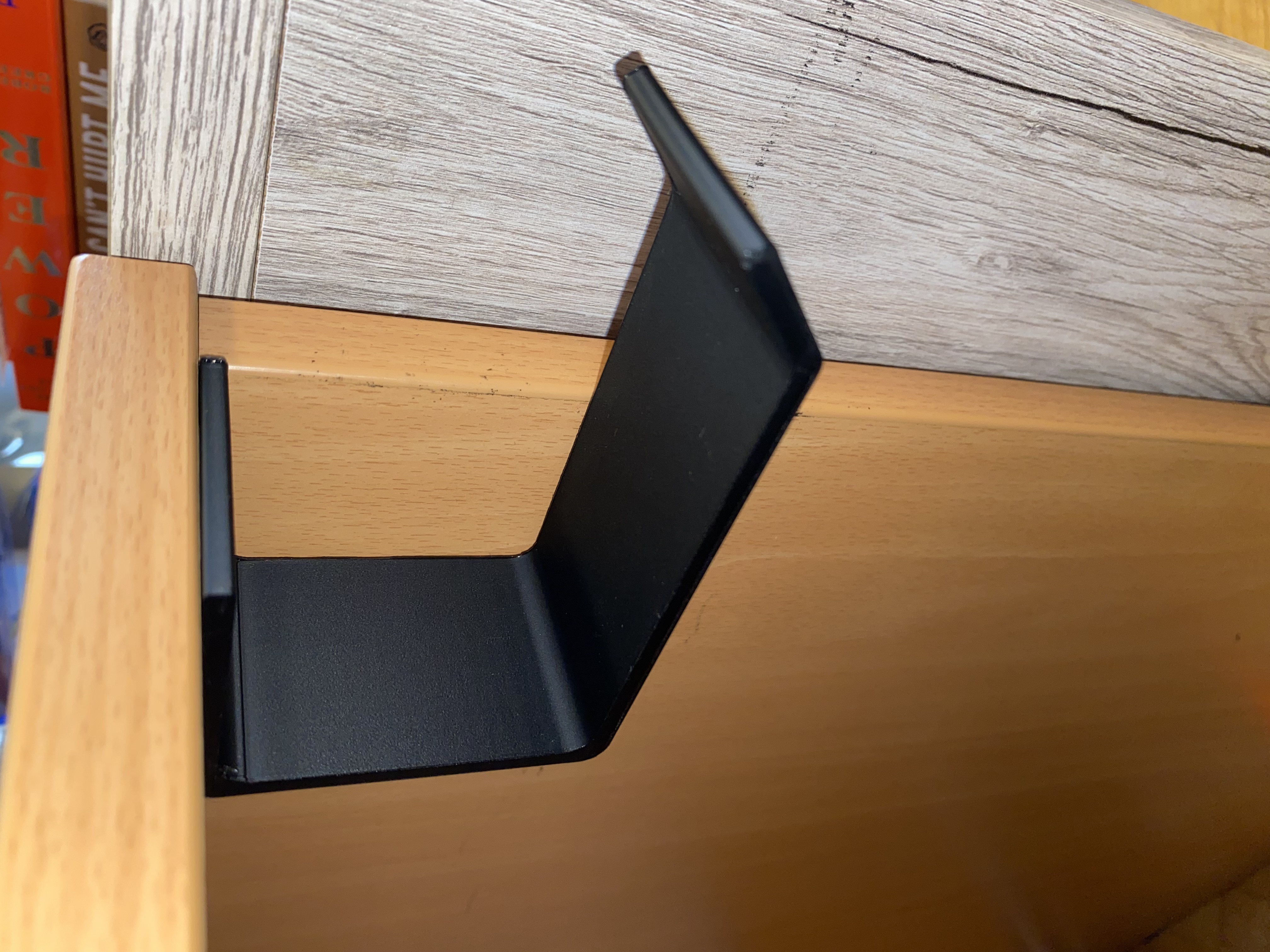 Headphone table mount