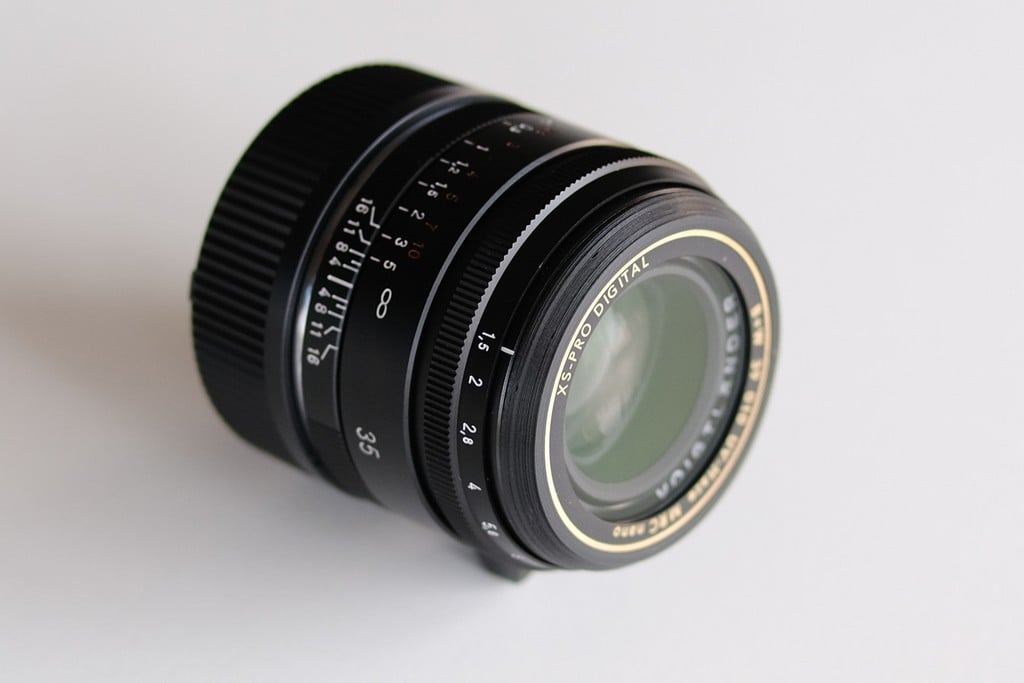 Voigtlander 35mm F1.5 Nokton Leica M lens - hood mount protector ring 39mm