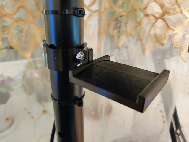 Headphones holder for 35mm pillar