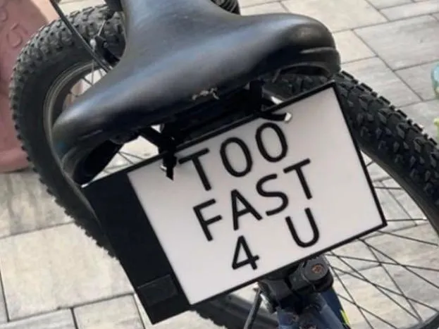 "too fast 4 u" license plate for mountain bike / e-bike