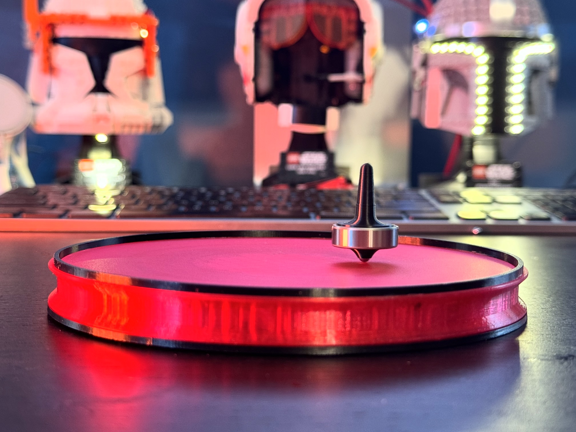 Smooth, Concave Tray for Spinning Tops