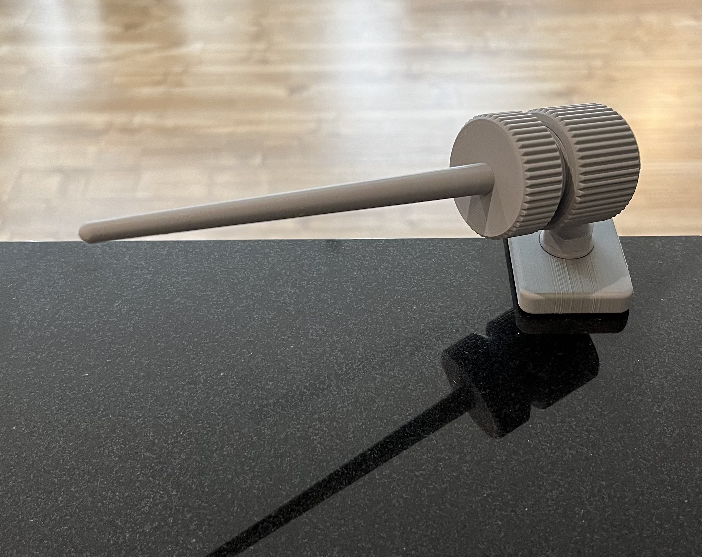 Ergonomic hand stabilizer for precise operations