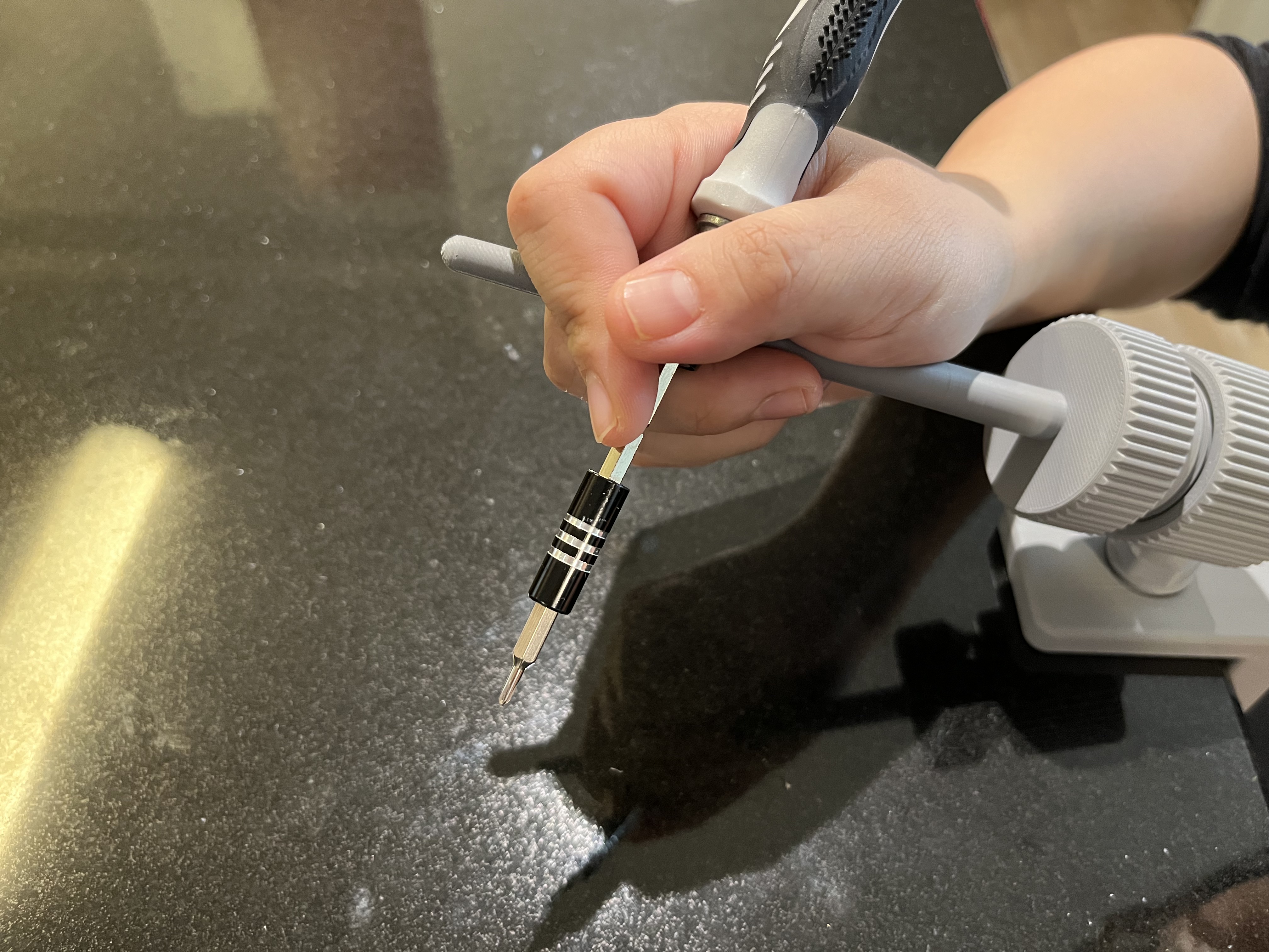 Miniatura 4 do modelo 3D Ergonomic hand stabilizer for precise operations