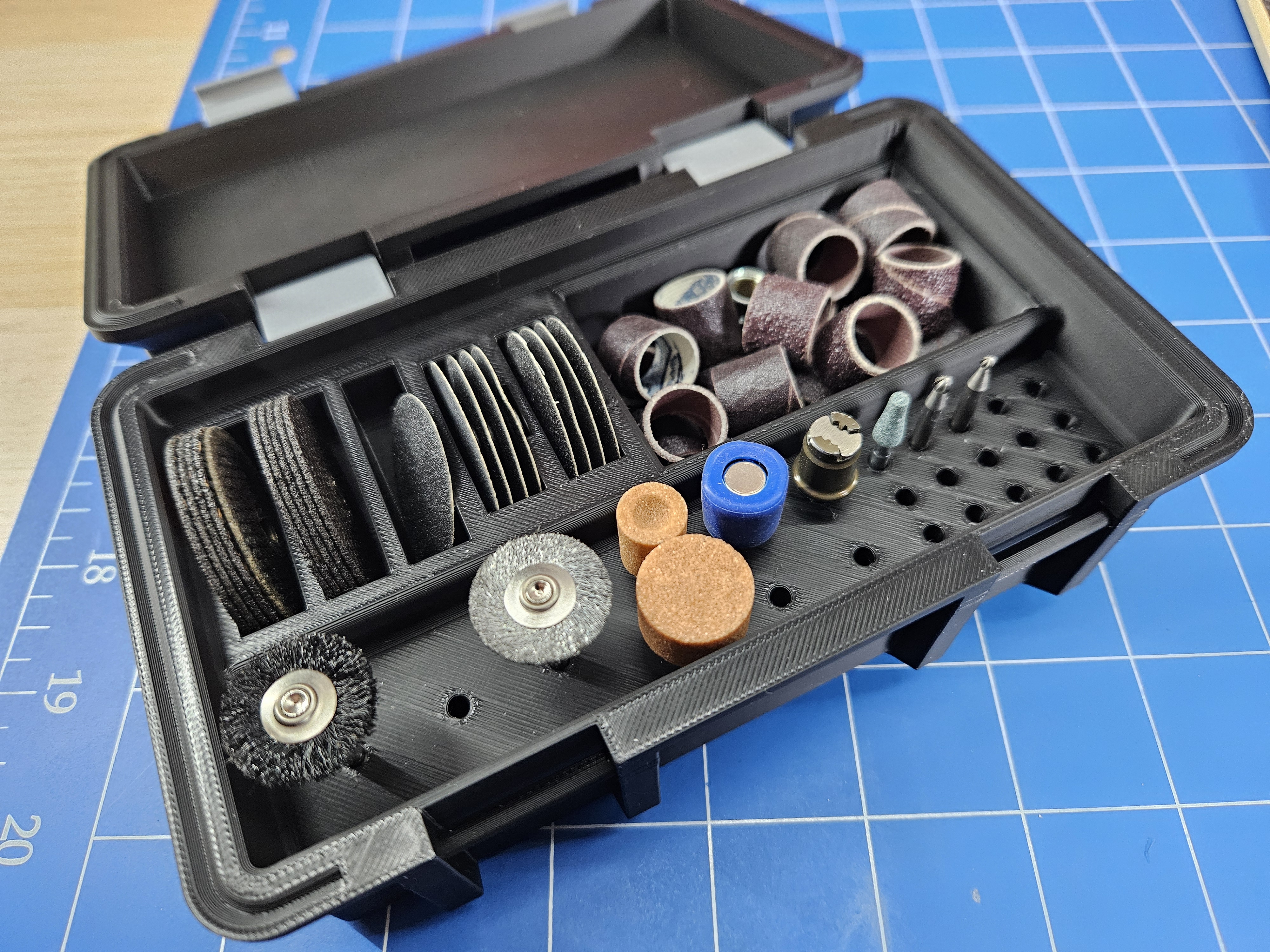 Miniatura 3 do modelo 3D Dremel tool box