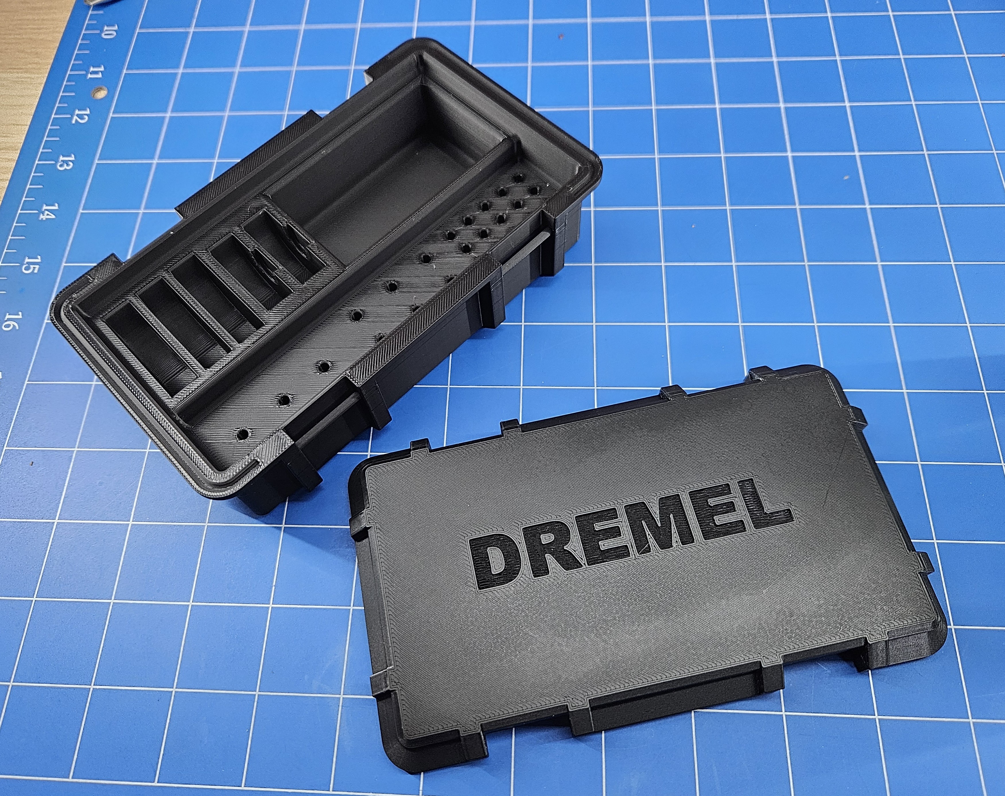 Miniatura 2 do modelo 3D Dremel tool box