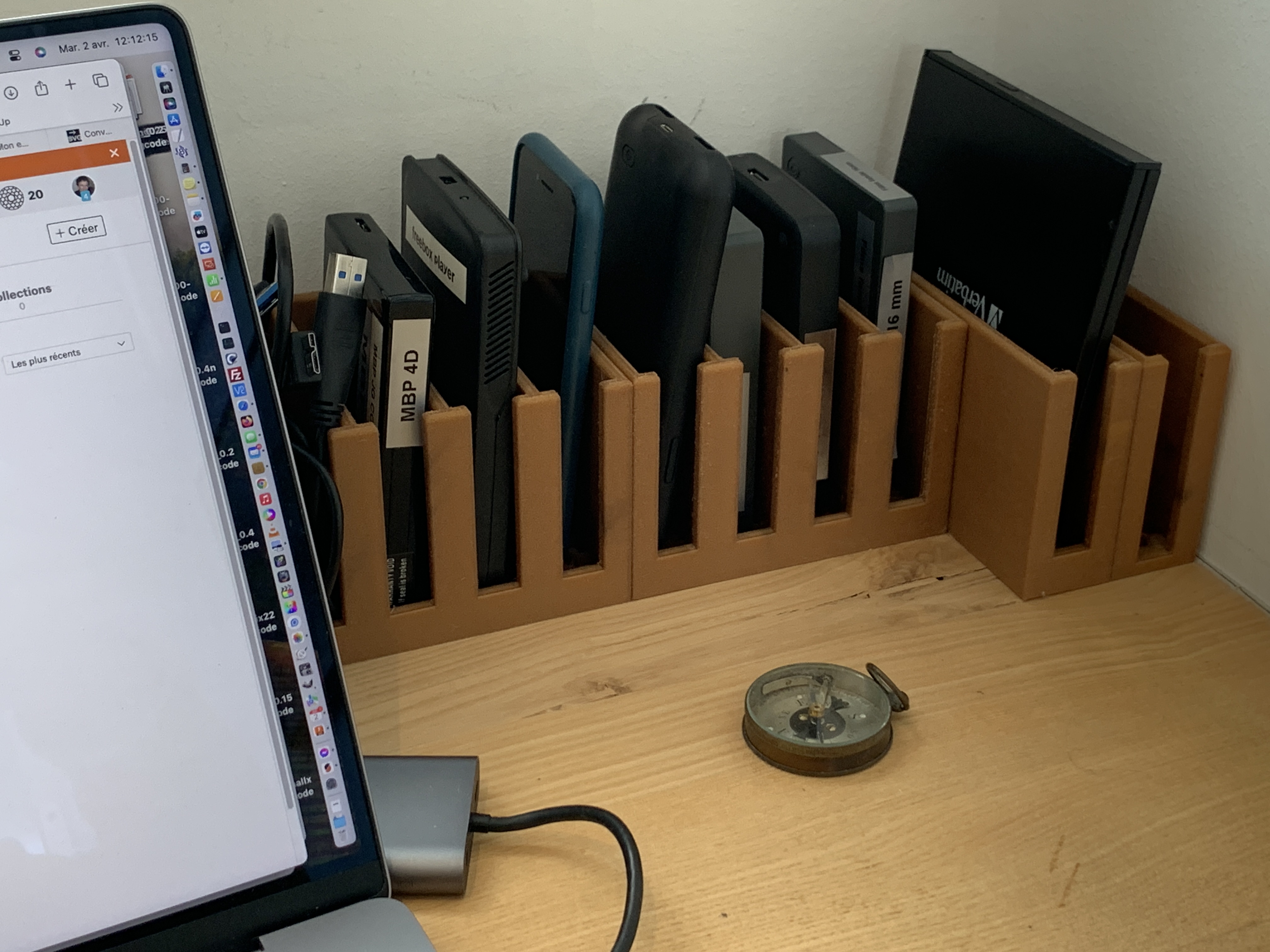 Chainable storage boxes for Mobiles/Hard Drives
