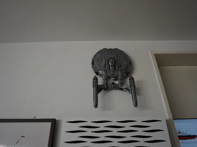 Wall mount adapter for the Bluebrixx Star Trek NX-01 set
