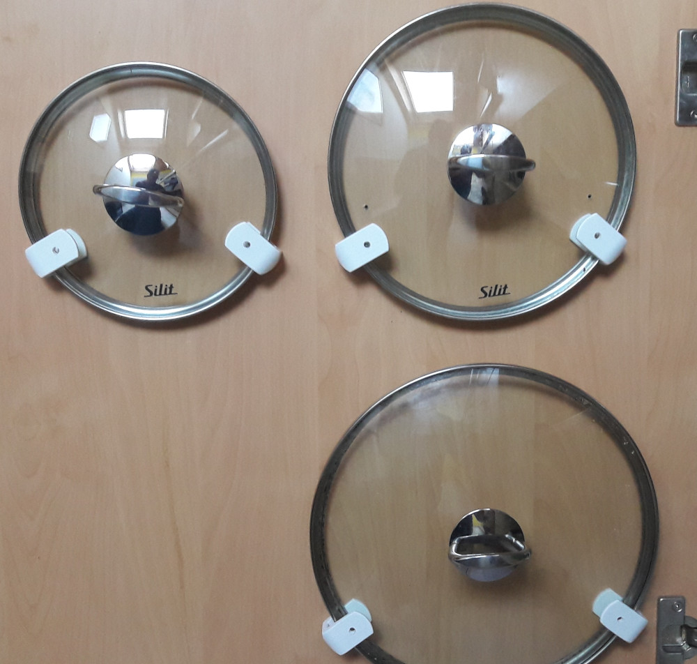 pan/pot lit holder for kitchen cabinet