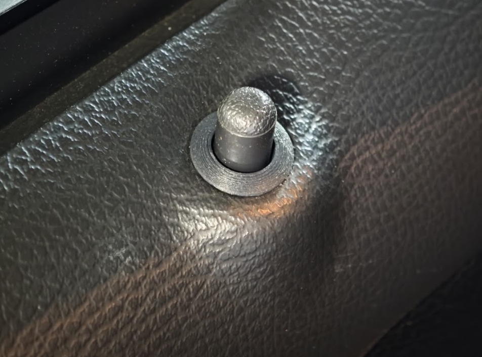 Volvo S60 V70 (P2) door lock knob bezel