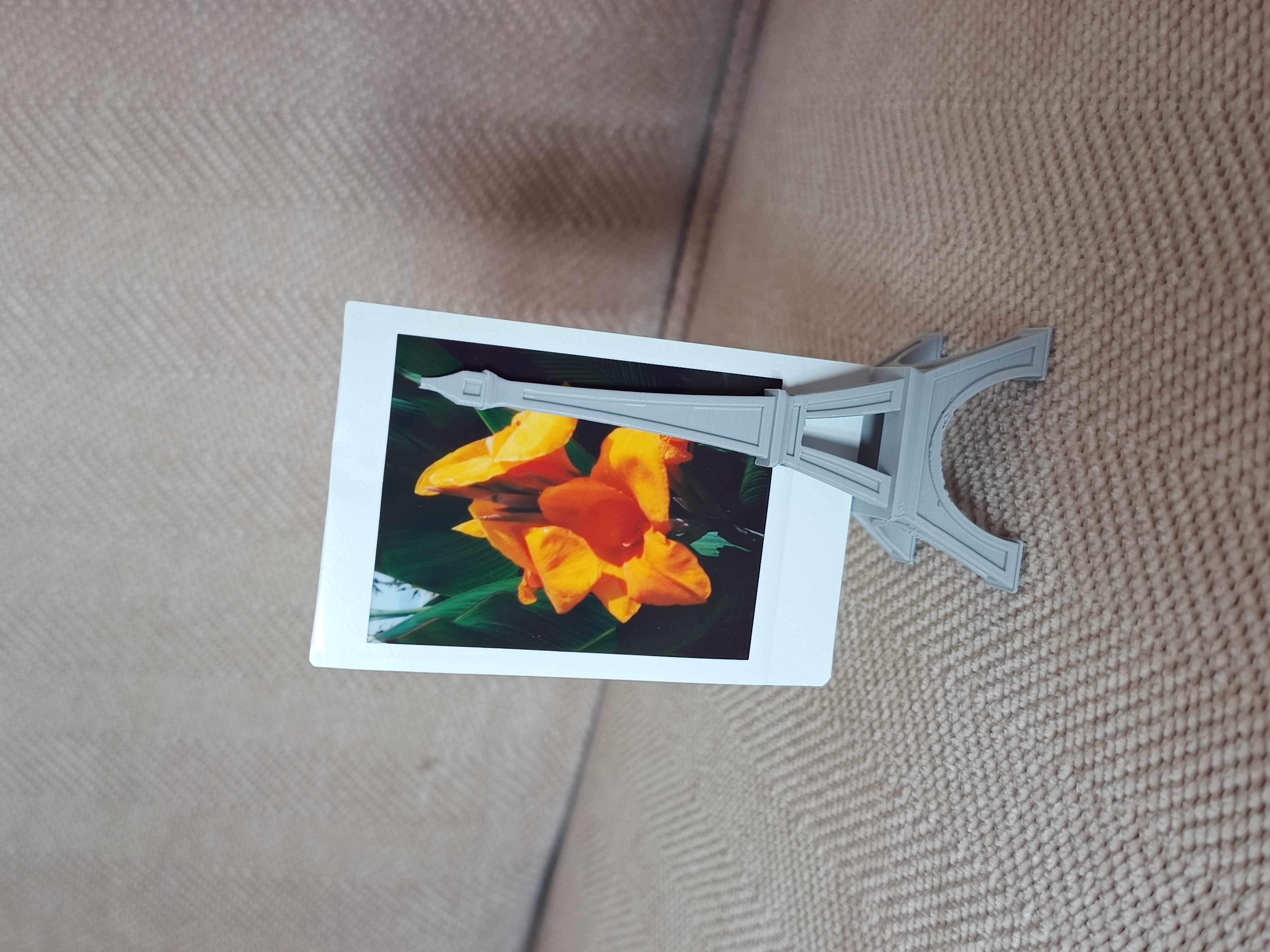 Eiffel tower photo holder