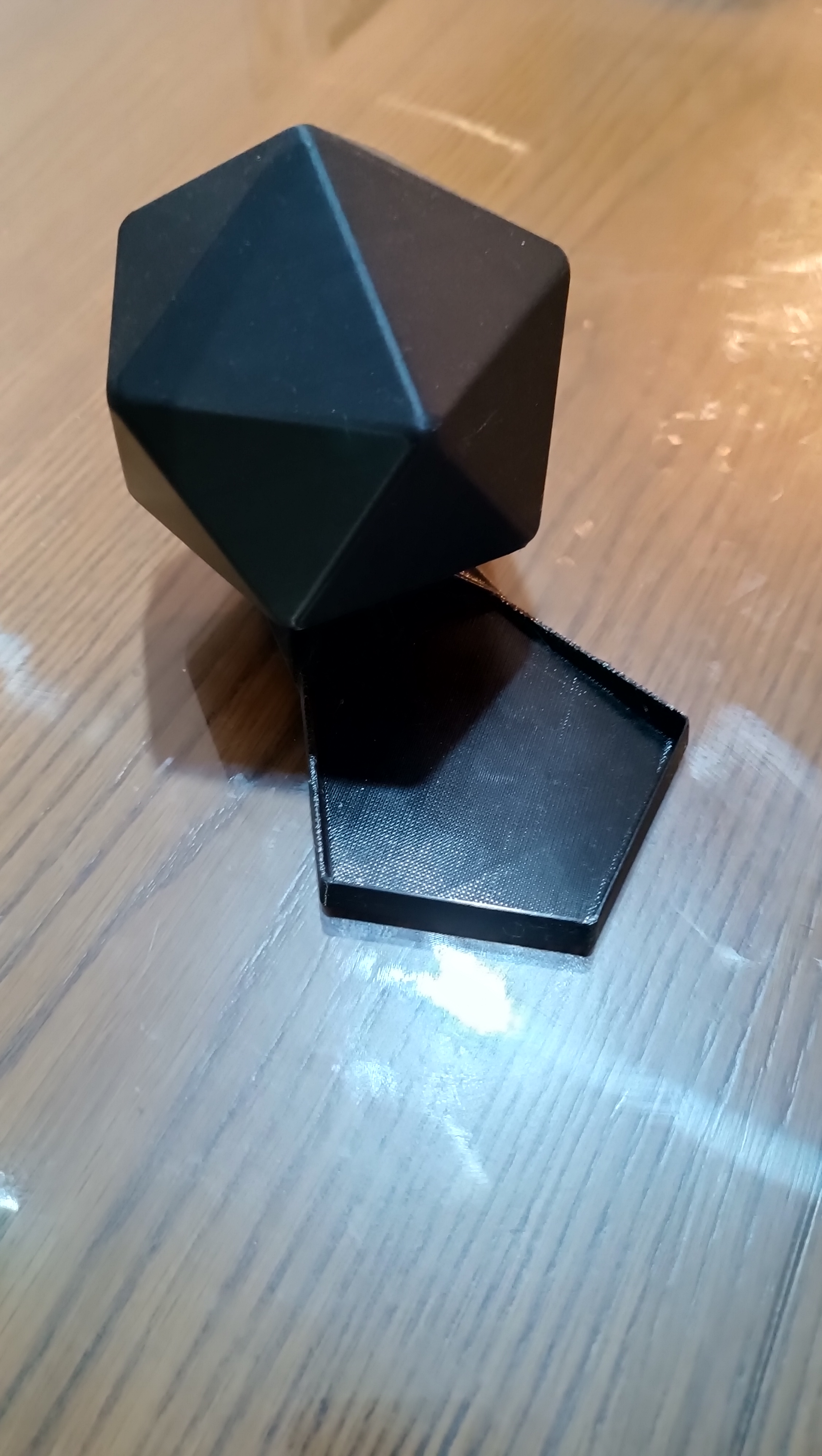 Extended base for d20 towewr dice