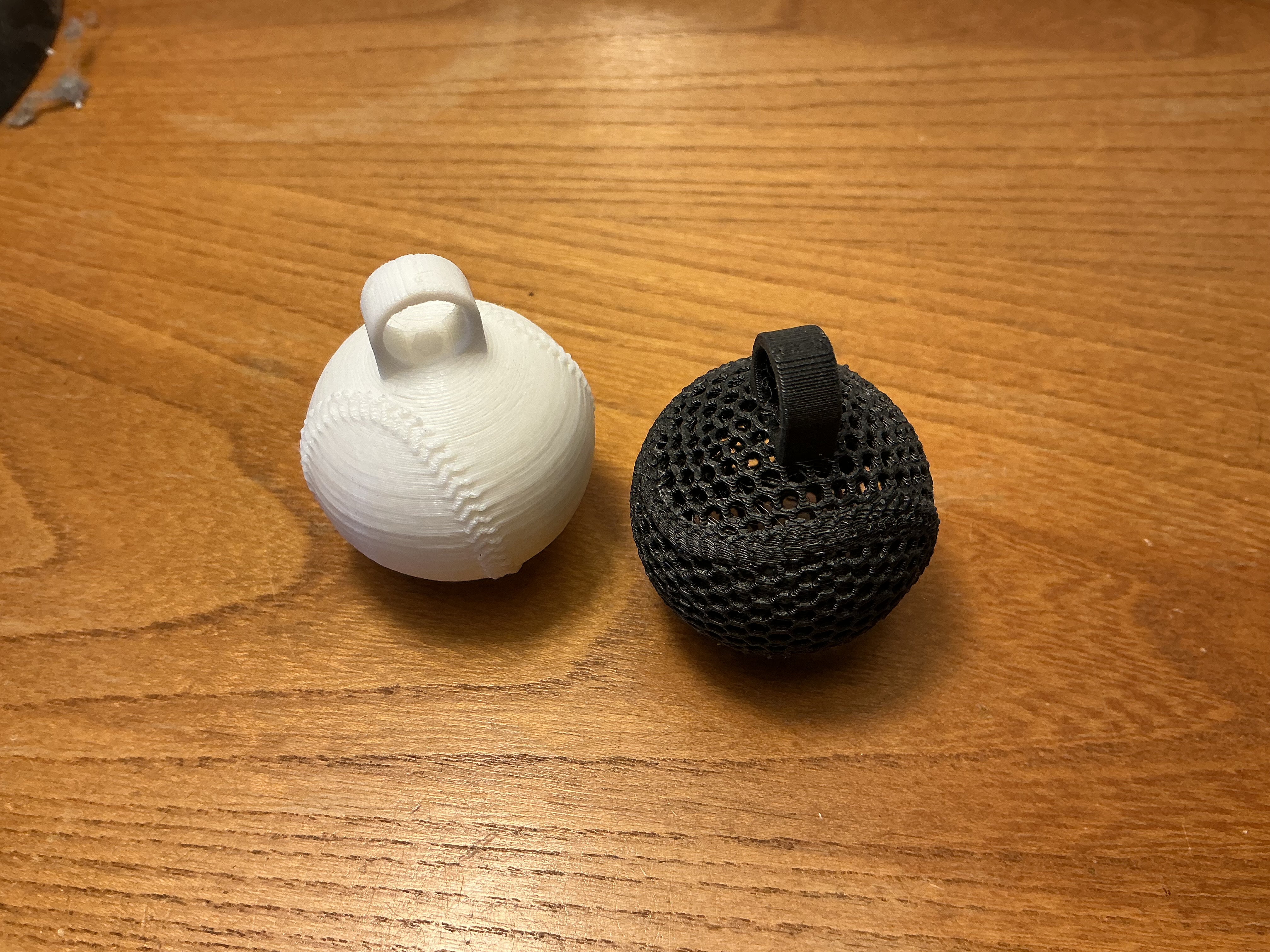Airless baseball keychain plus baseball keychain — thumbnail 4