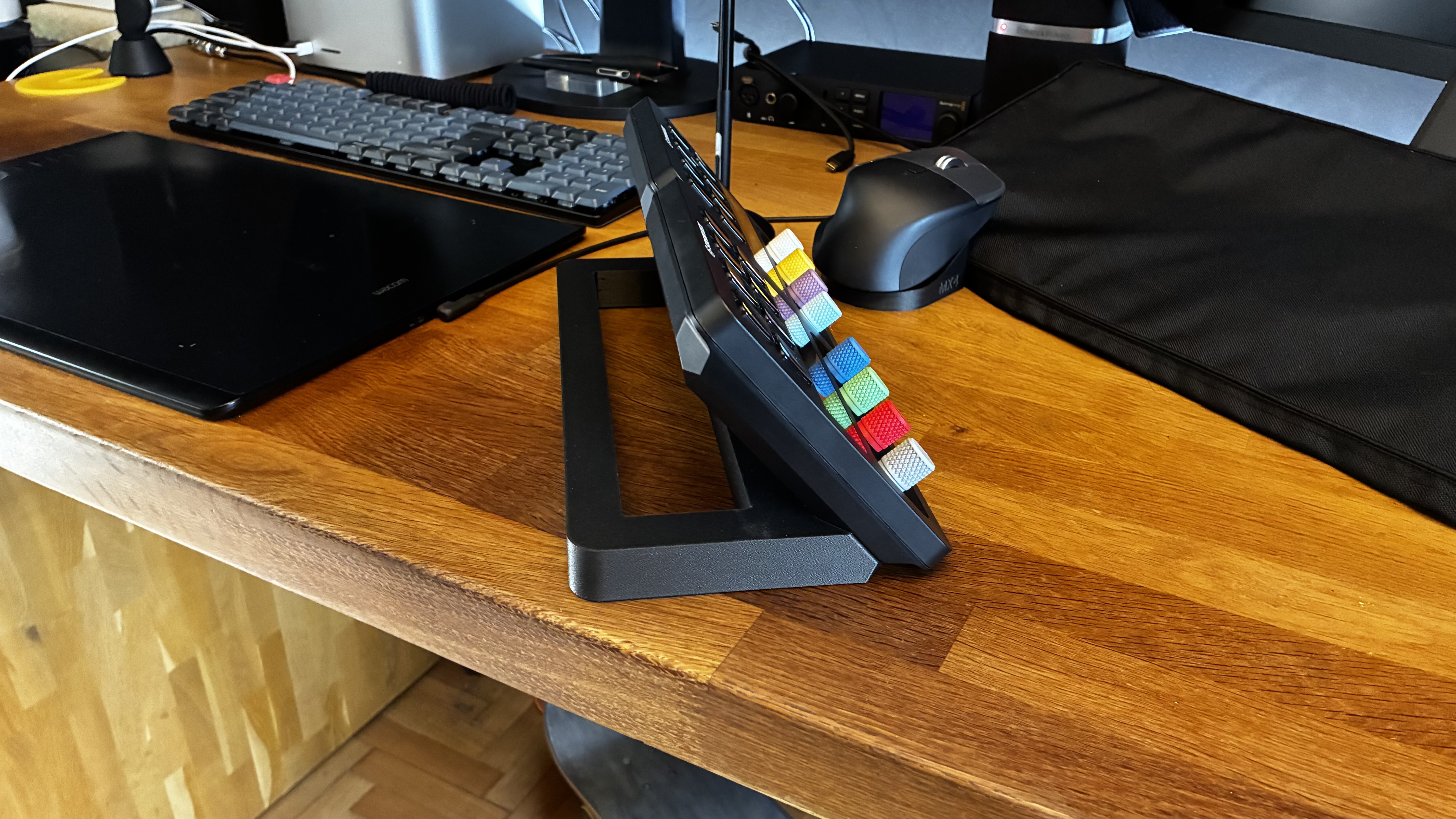 Dual Stream Deck+ Stand — STL Grátis | 3DFinder