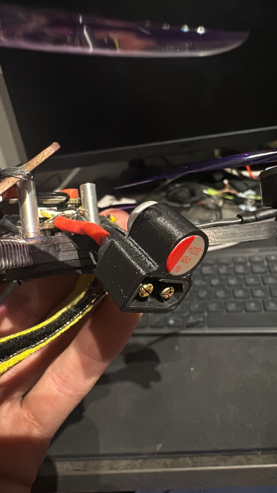 Capacitor holder for XT60