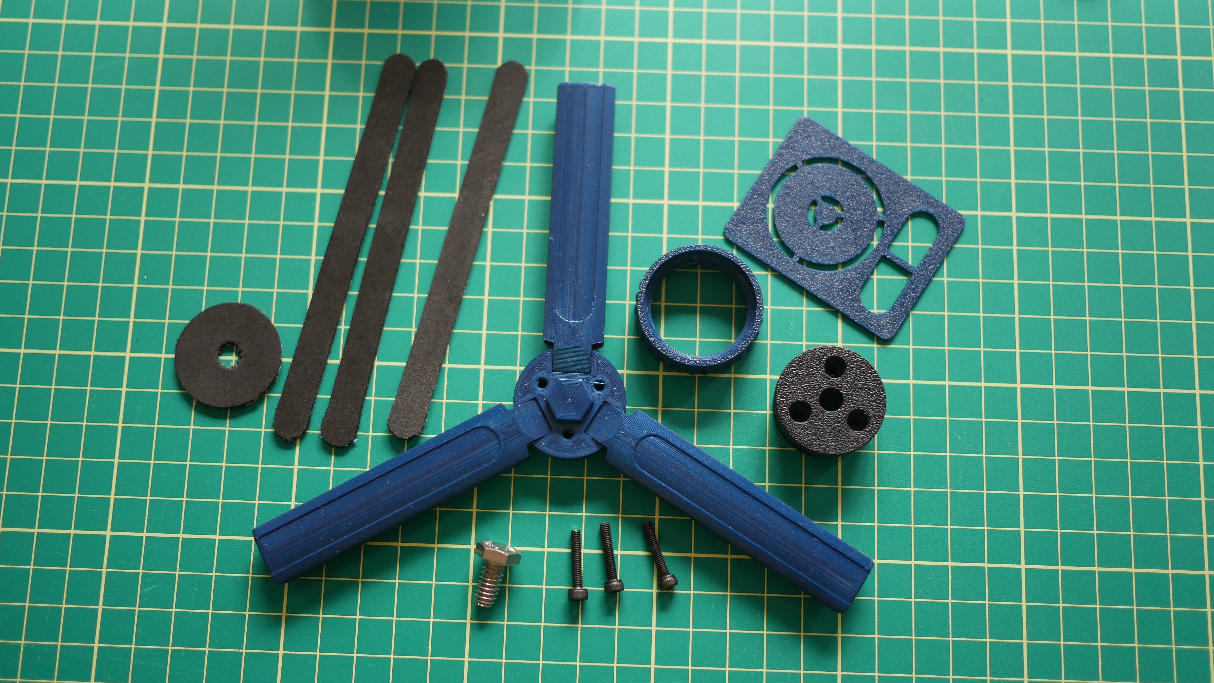 Miniatura 2 do modelo 3D Adjustable Mini Tripod