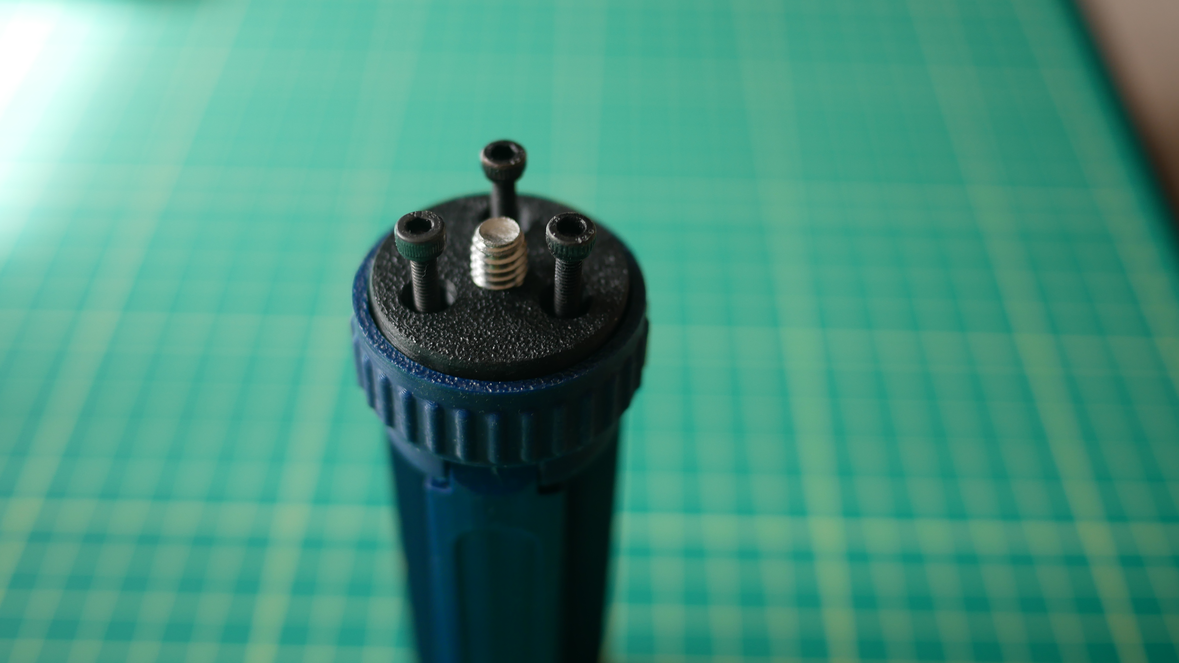 Miniatura 4 do modelo 3D Adjustable Mini Tripod