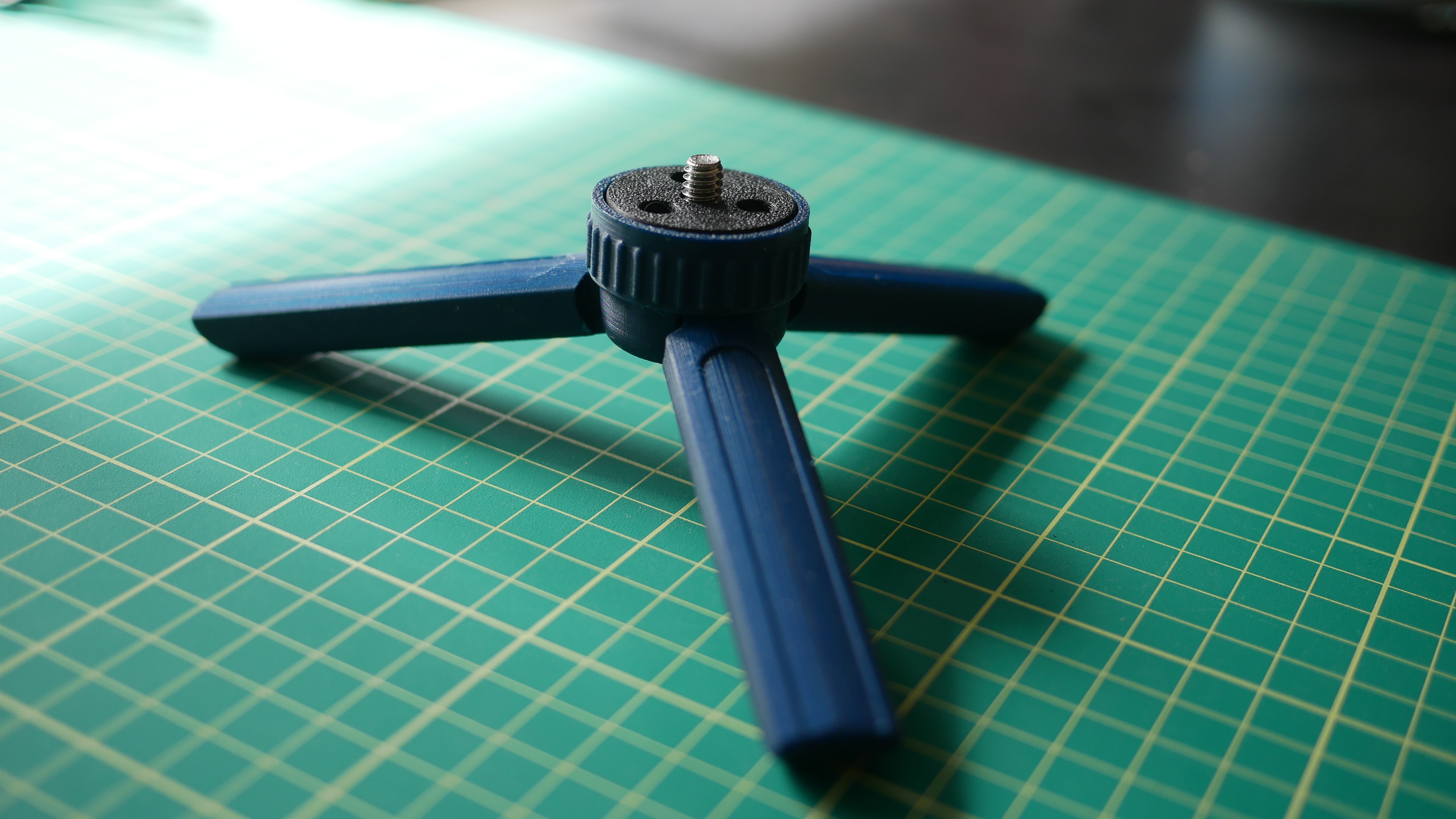 Miniatura 5 do modelo 3D Adjustable Mini Tripod