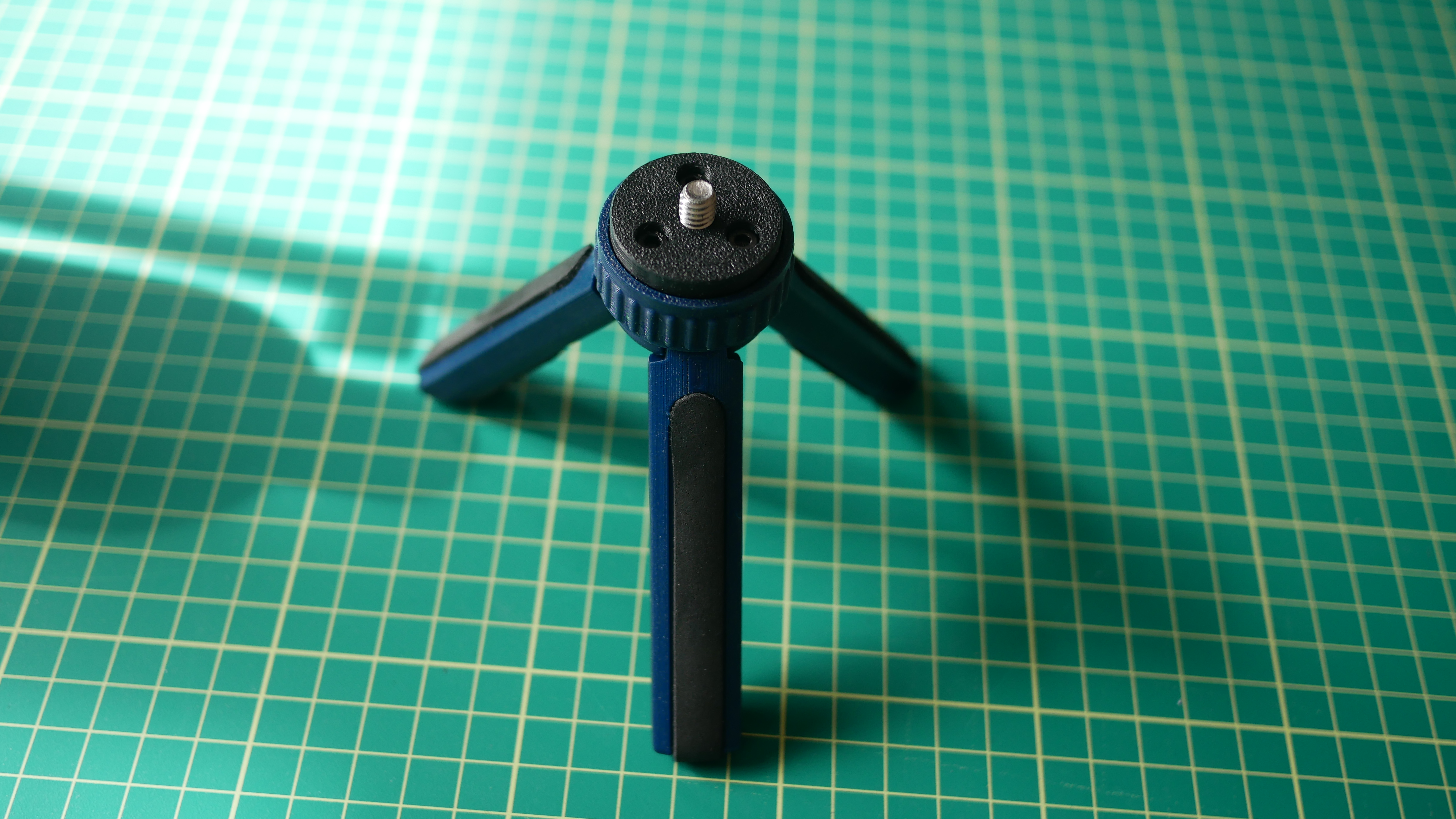 Miniatura 6 do modelo 3D Adjustable Mini Tripod
