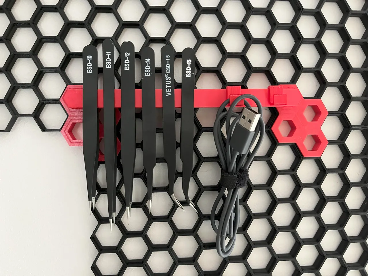 Honeycomb hook hanger + hook (tweezers, cables ect) [single grid size] by  dokurobey, Download free STL model