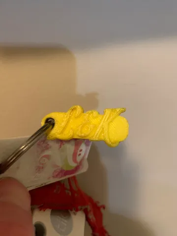 L&K Keychain Mervale Script