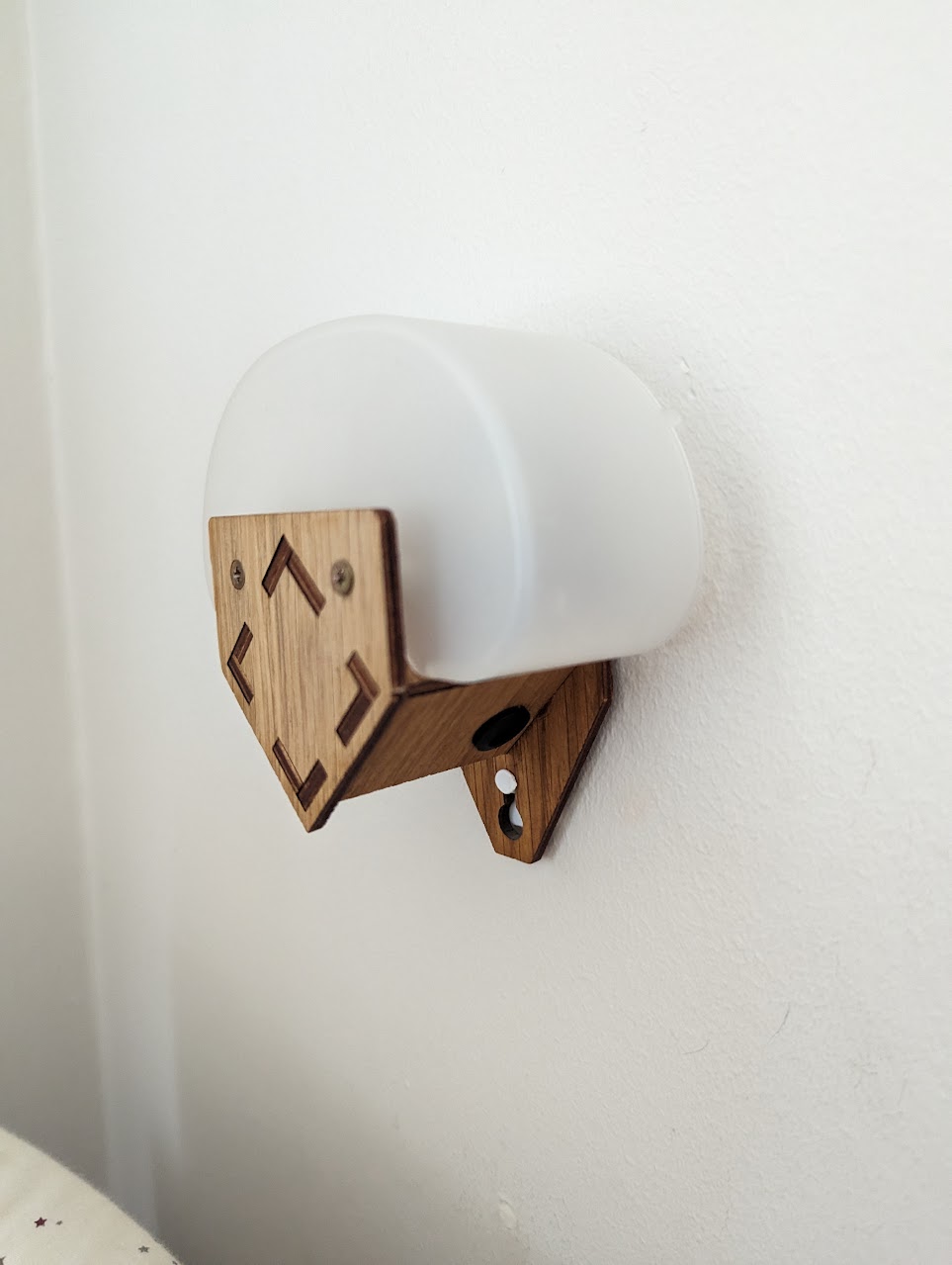 Command strip suspension for ferm living lamp