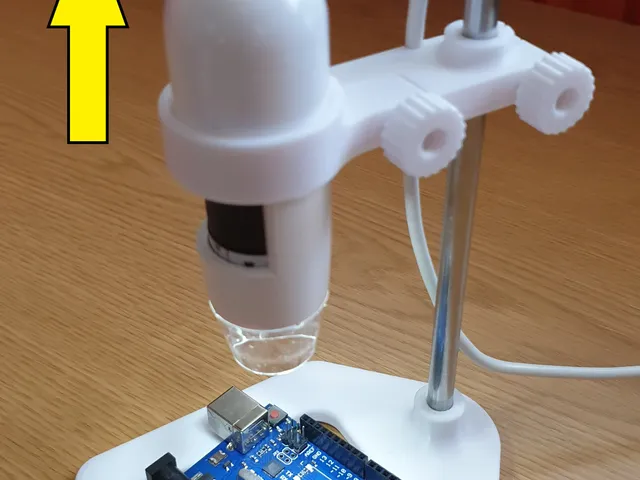 Soporte ajustable para microscopio electrónico Dino-Lite. Adjustable stand for Dino-Lite electron microscope.