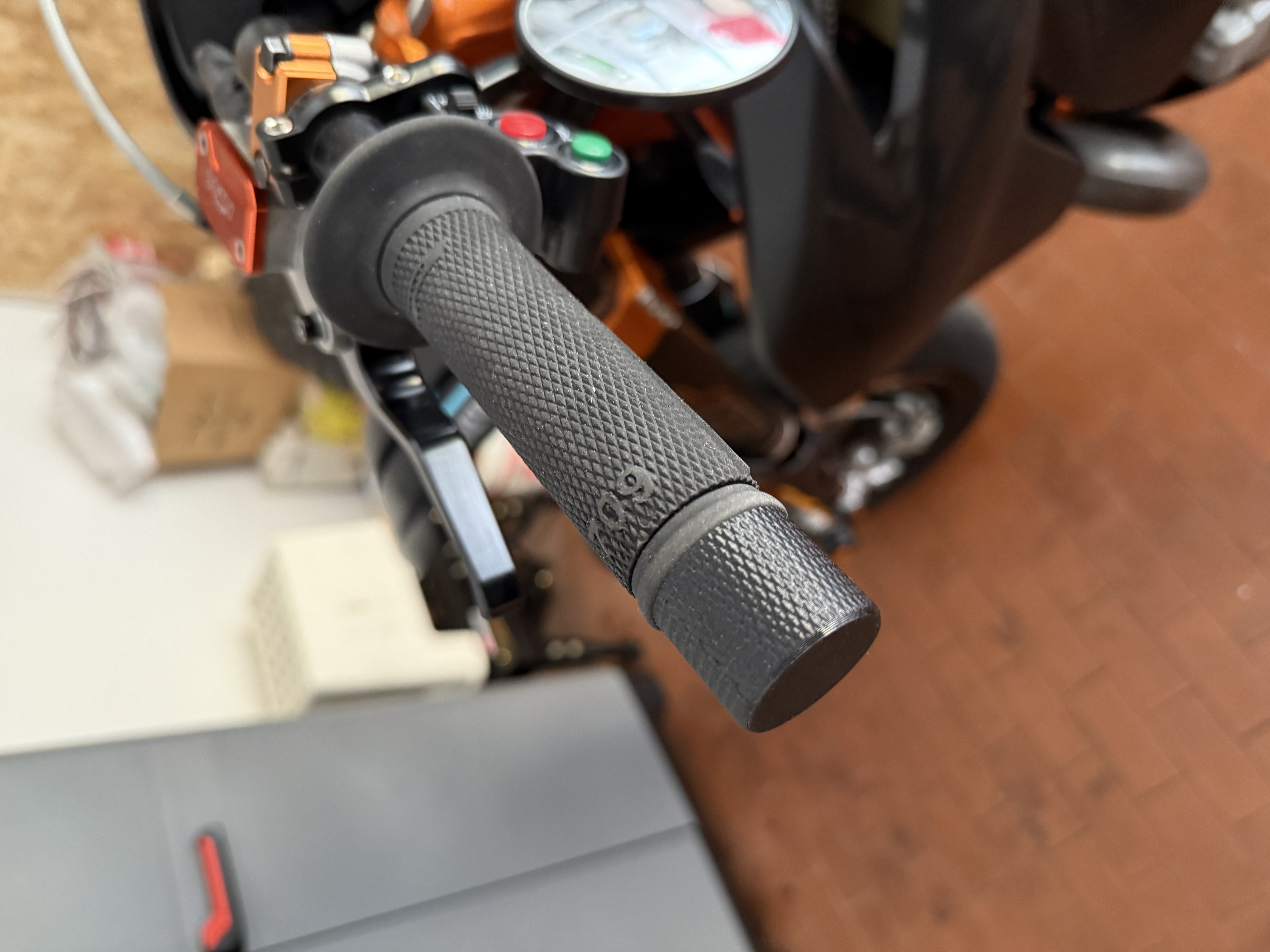 BAR ENDS/ PEGS