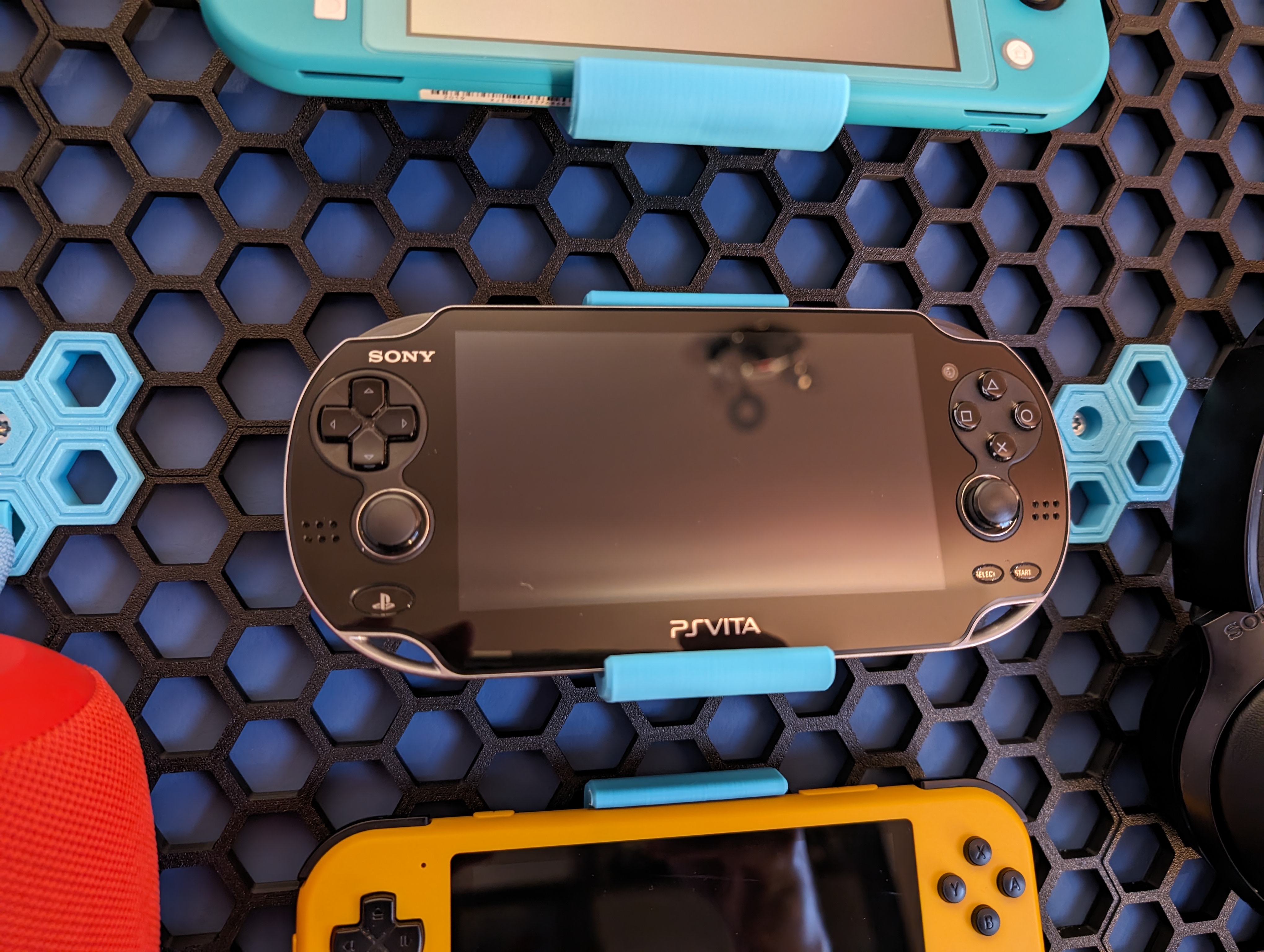 Honeycomb Storage Wall - PS Vita Mount