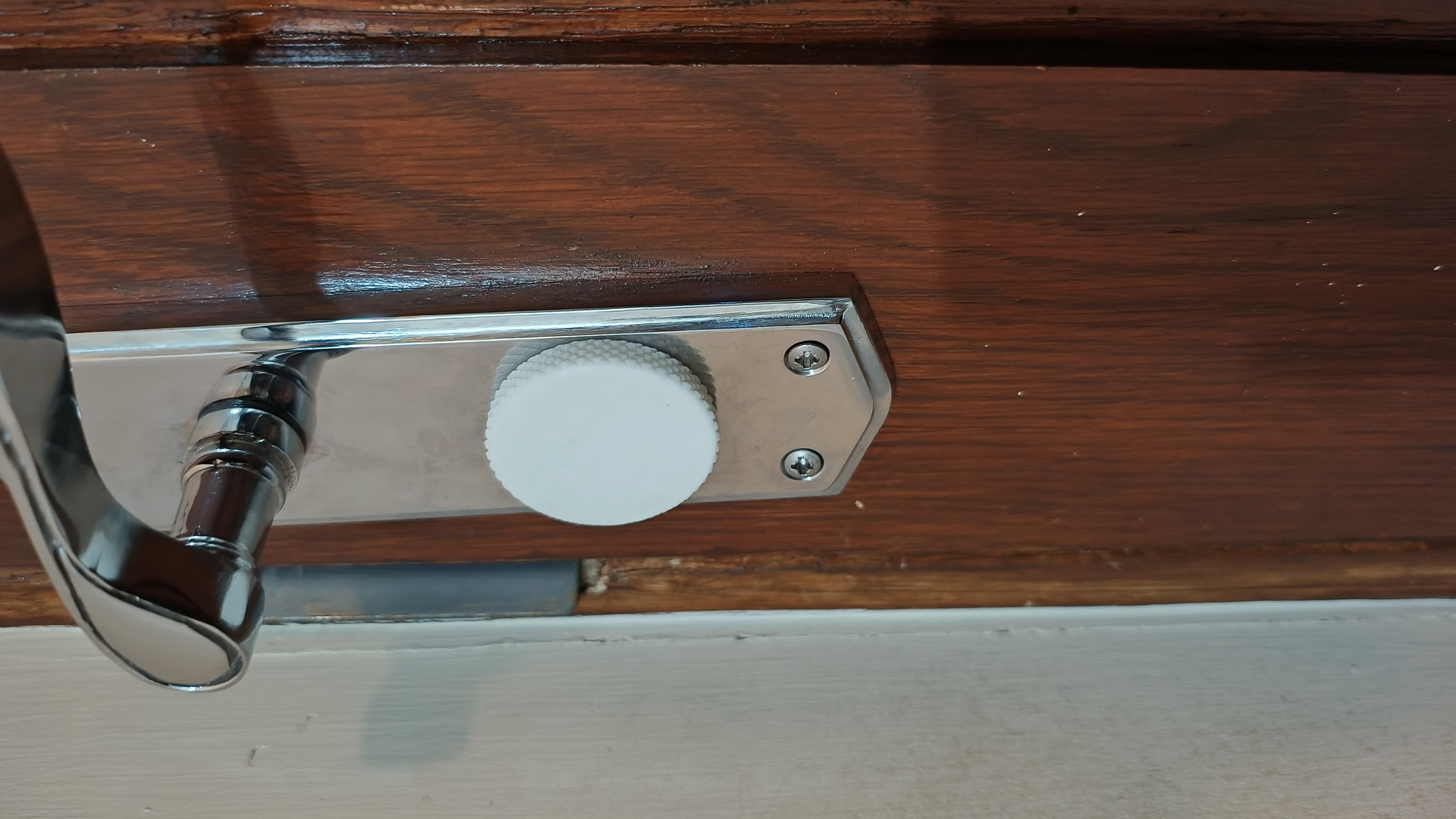 Keyhole cover