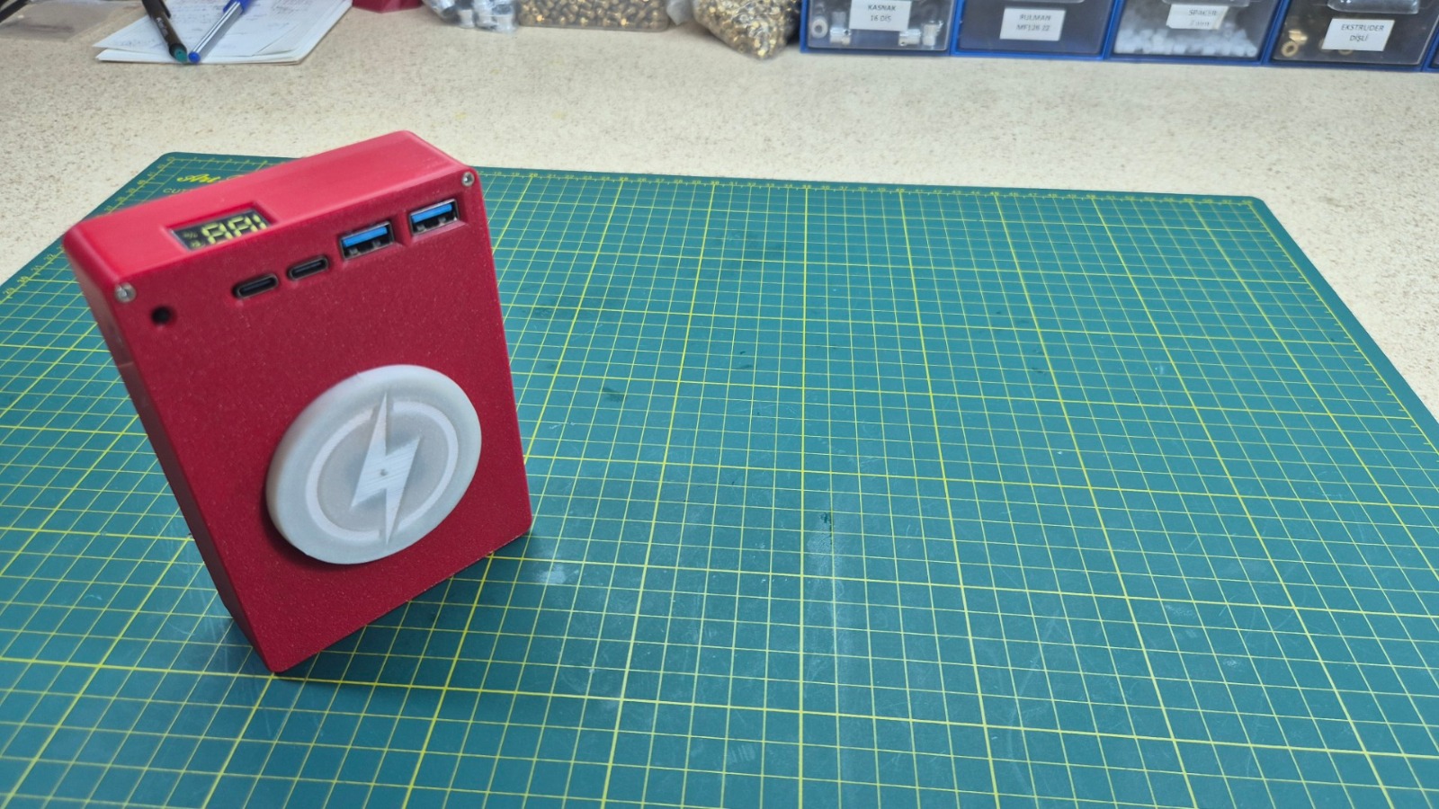 Kablosuz ve Hızlı Şarj Özellikli 100W Power Bank / 100W Power Bank with Wireless and Fast Charging