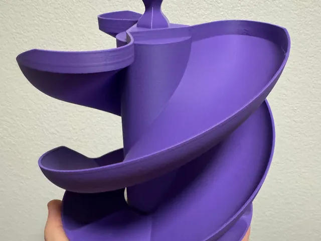Egg storage spiral basket