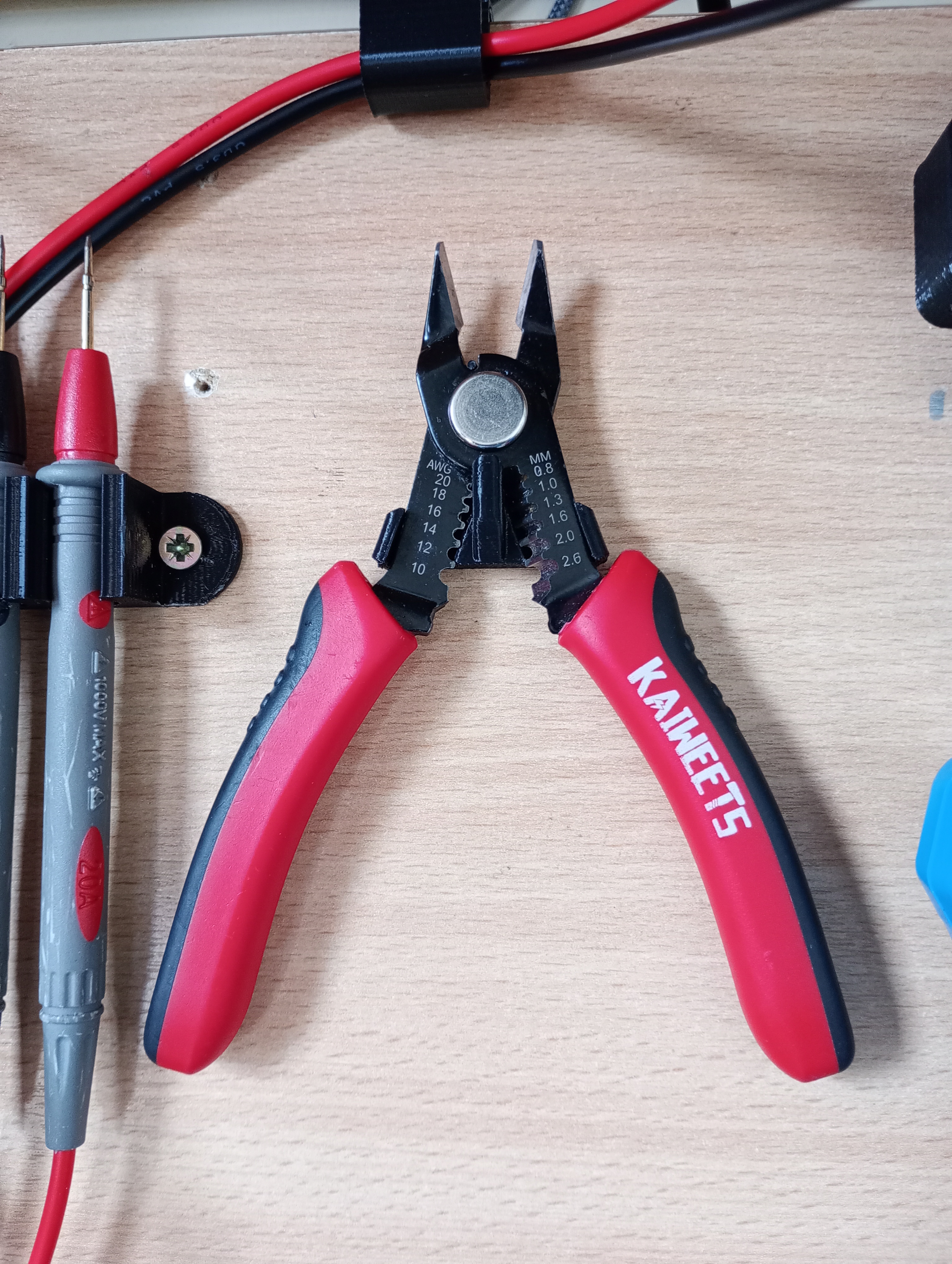 Miniatura 2 do modelo 3D Wire cutter holder