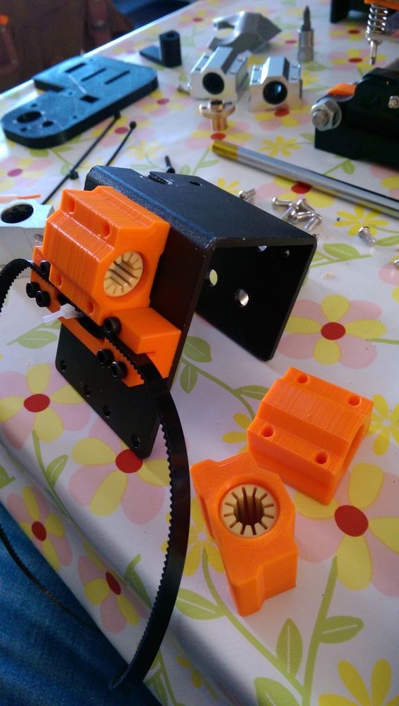 Parametric linear bearing housing SCxUU