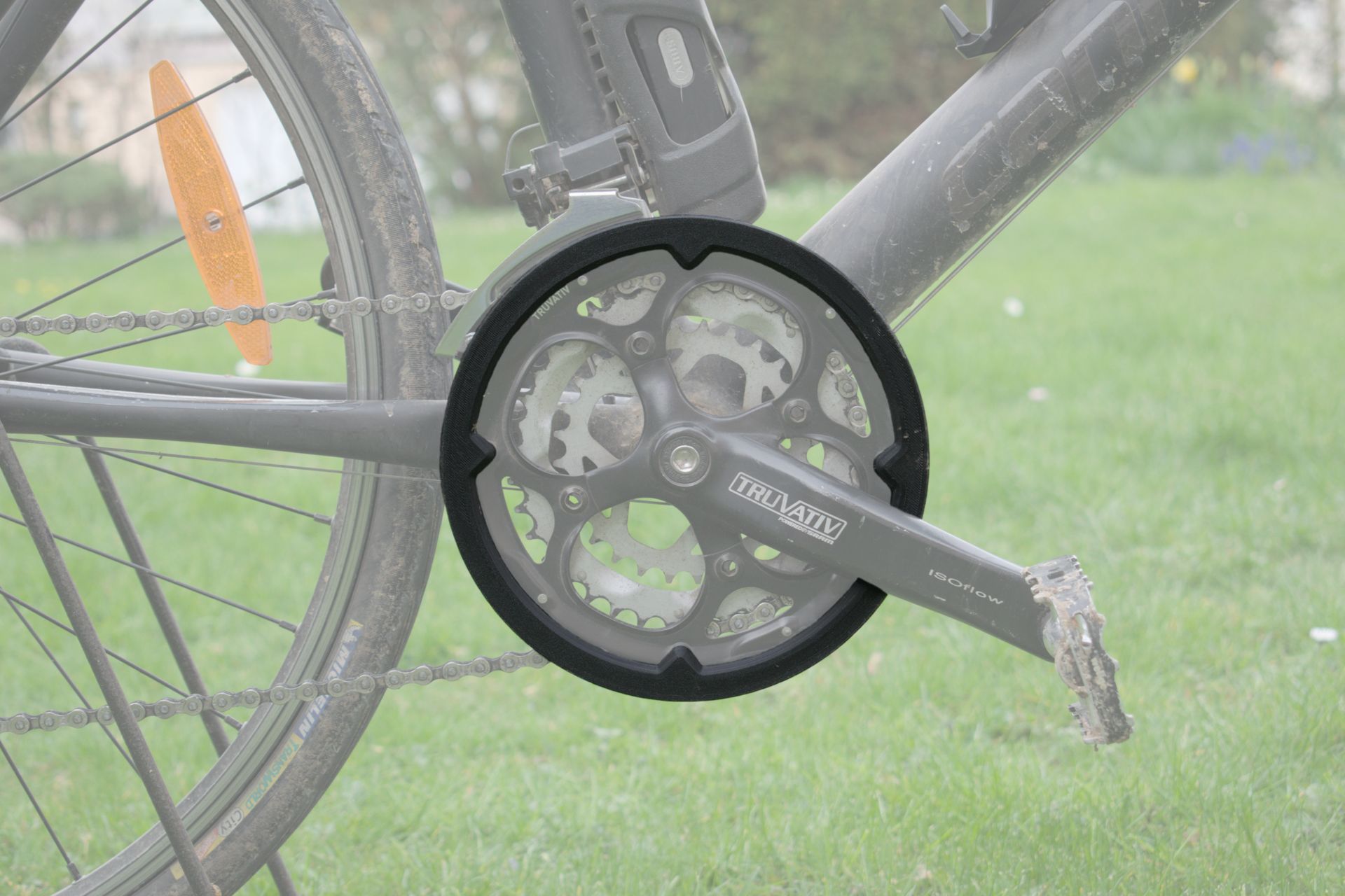 Bicycle chainring guard