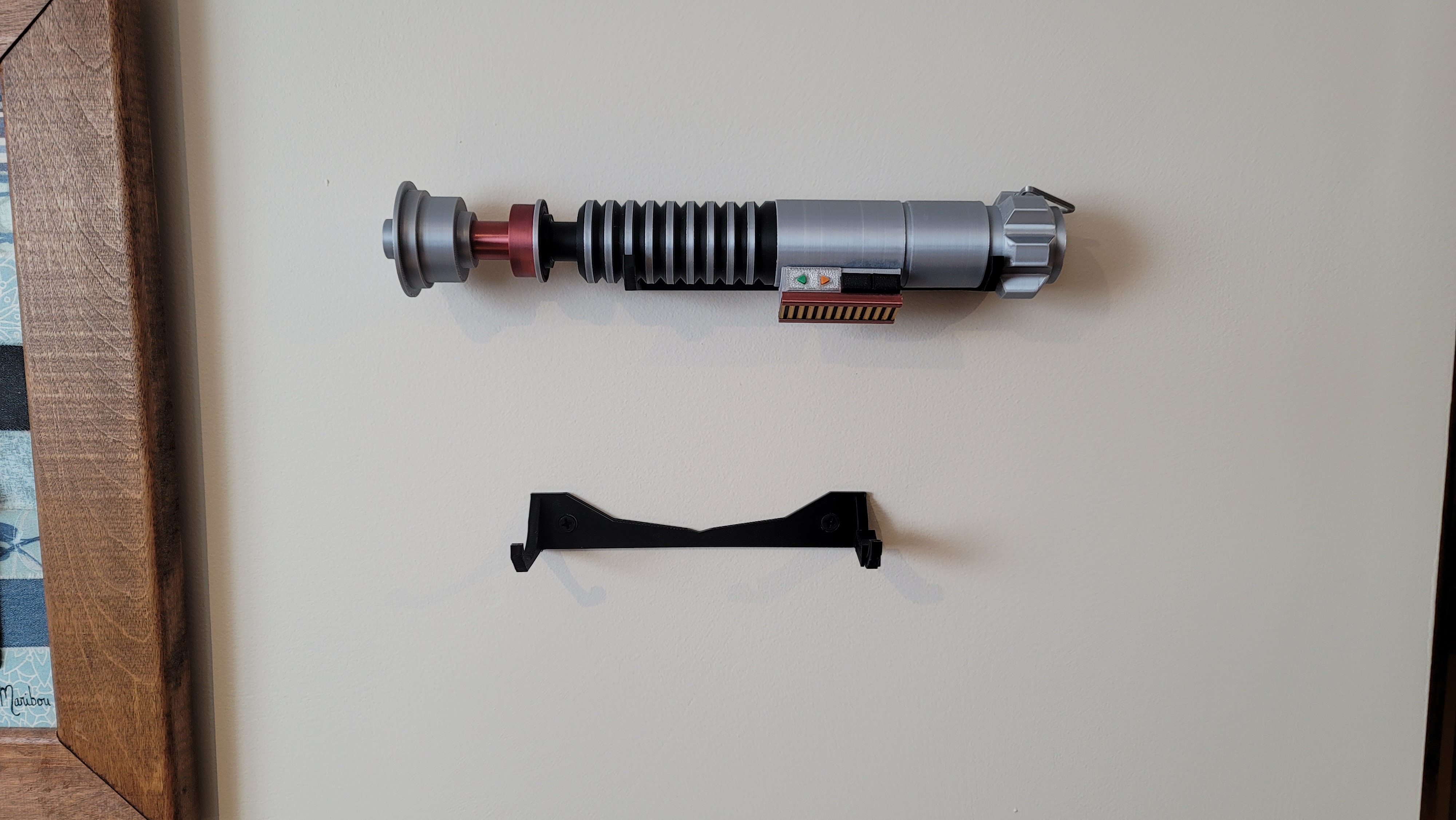 Xerses - Lightsaber wallmount stand