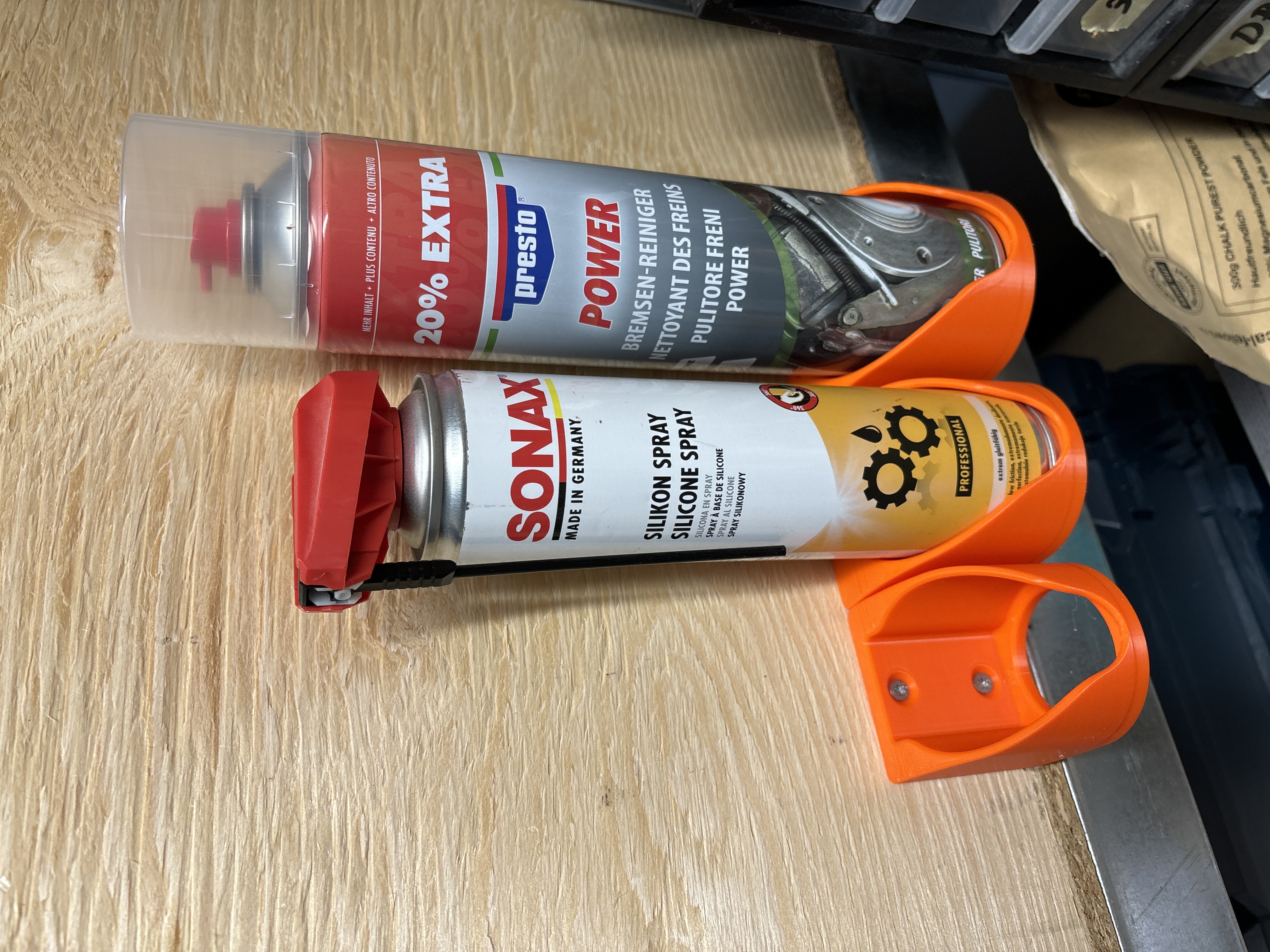 Spraycan holder