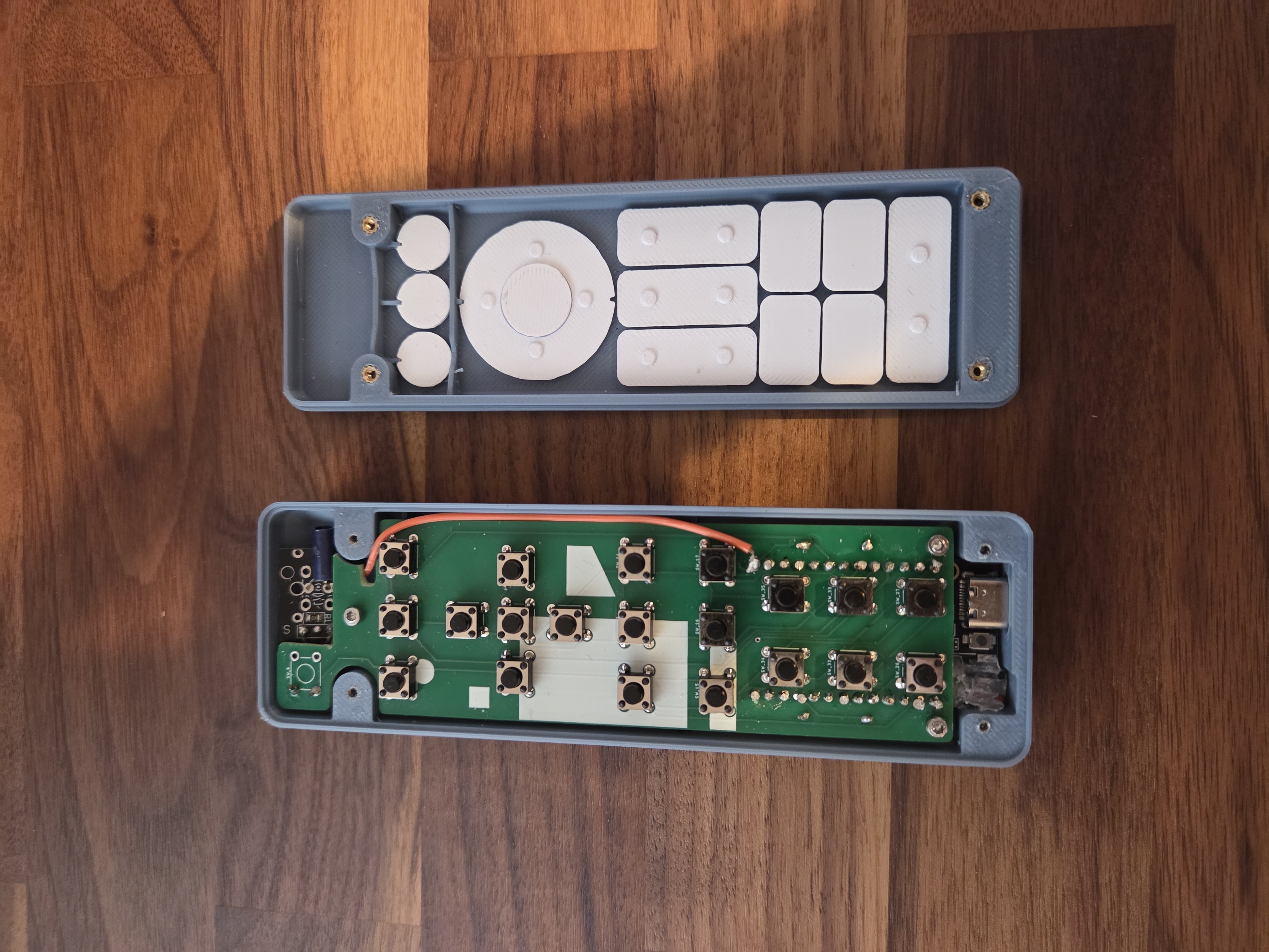 Everything Remote - Top and Bottom screws/no power option — miniatura 2