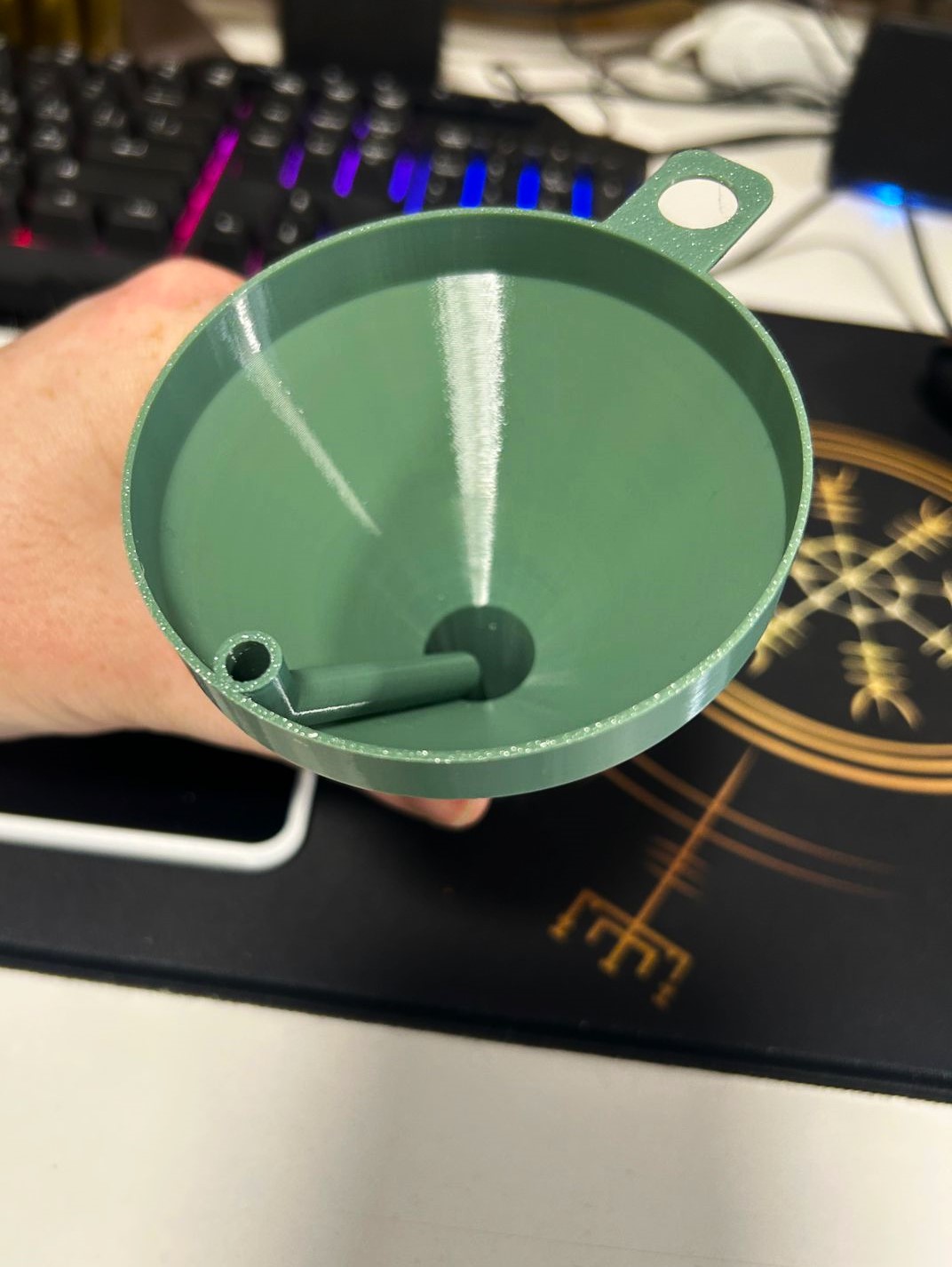Bubble-free flow funnel 3D model