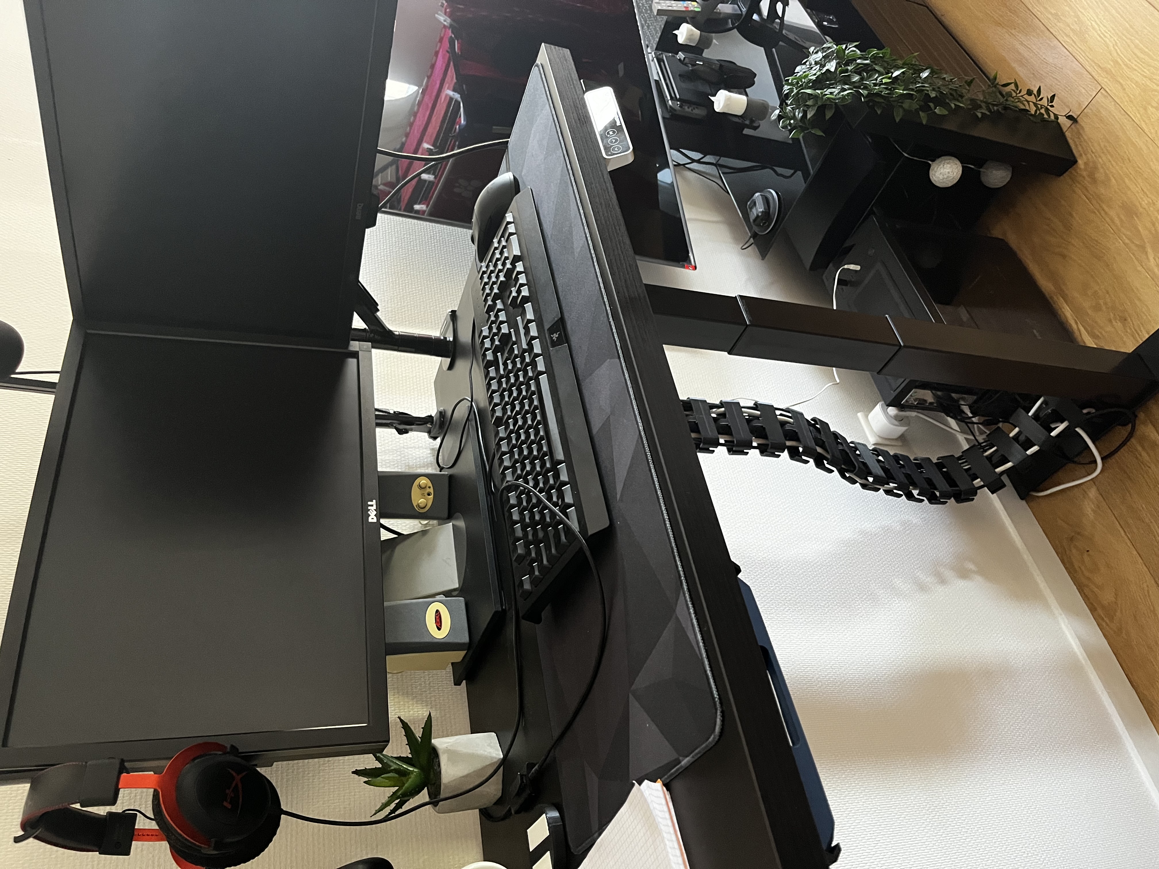 Cable Management - Spine (No Supports Required)