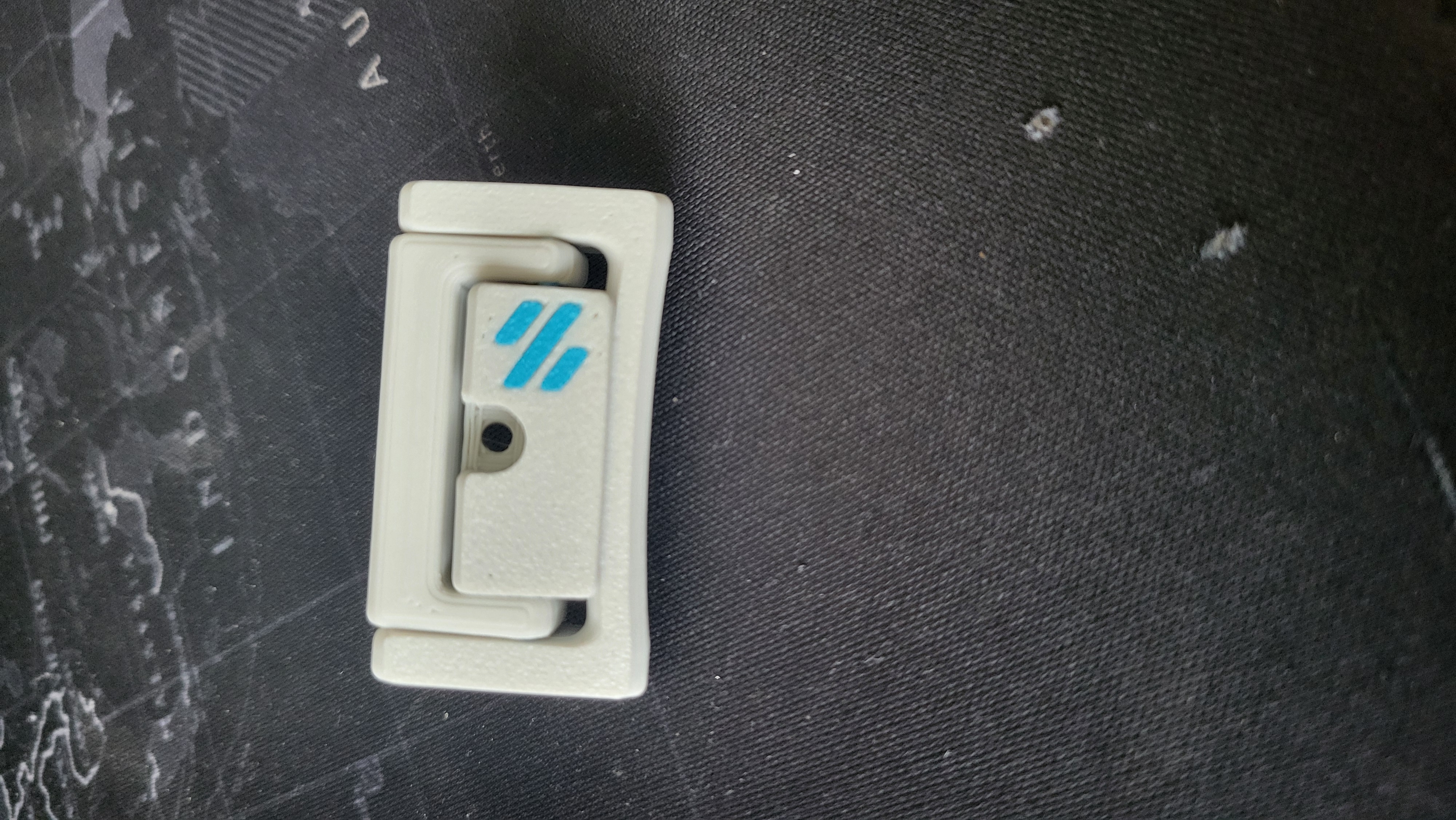 Colorful voron logo for any size latch (no mmu needed)