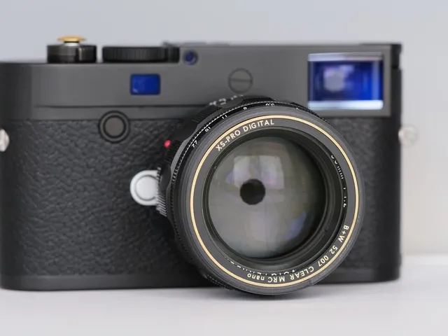 Voigtlander 50mm F1.2 Nokton Leica M lens - hood mount protector ring 52mm