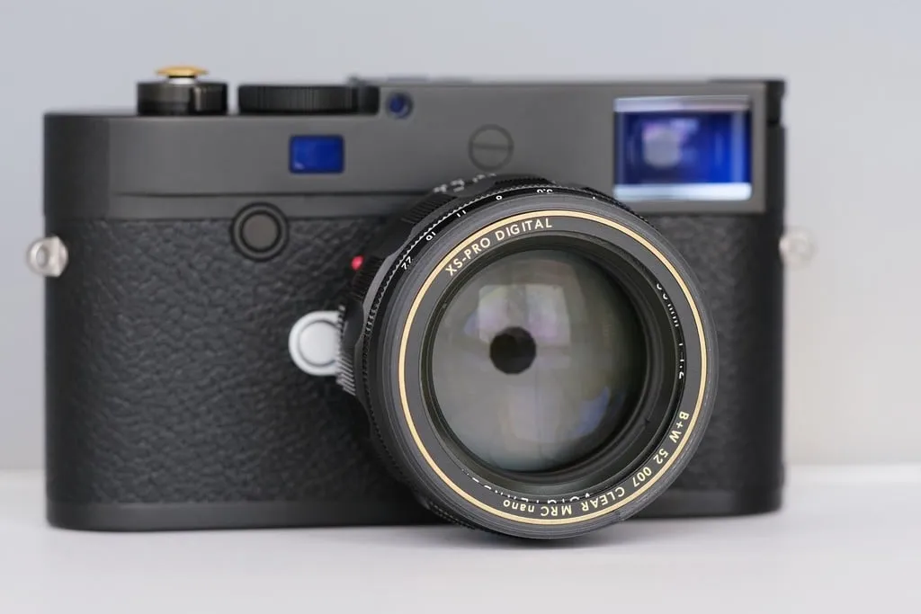 Voigtlander 50mm F1.2 Nokton Leica M lens - hood mount