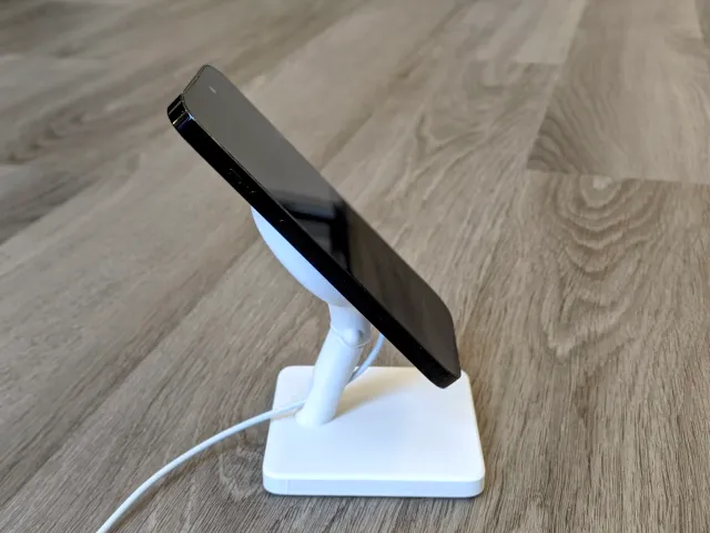 Hinged Magsafe Stand for iPhone / AirPods Charger