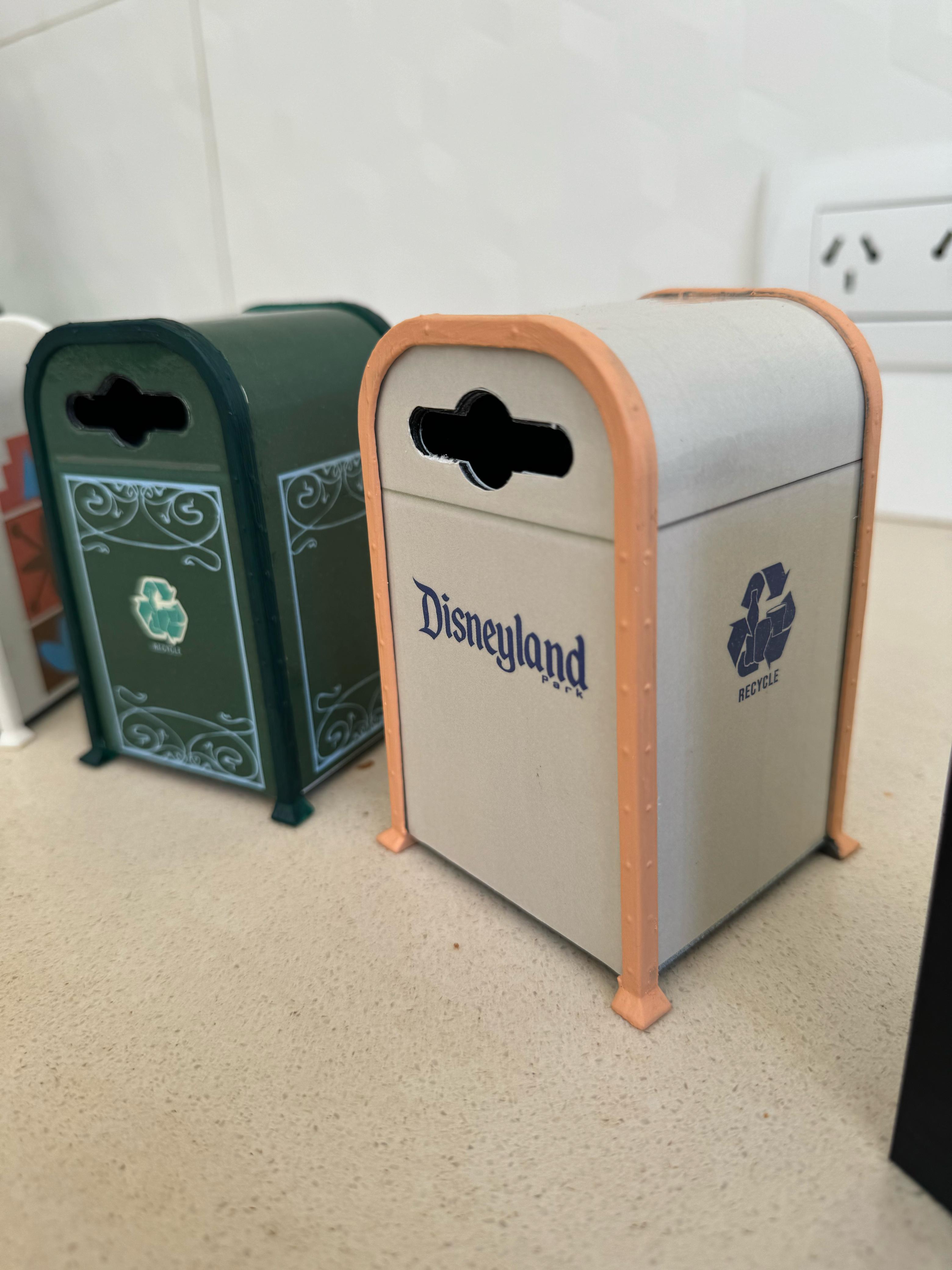 Disney Trashcan Model - Scale 1:10