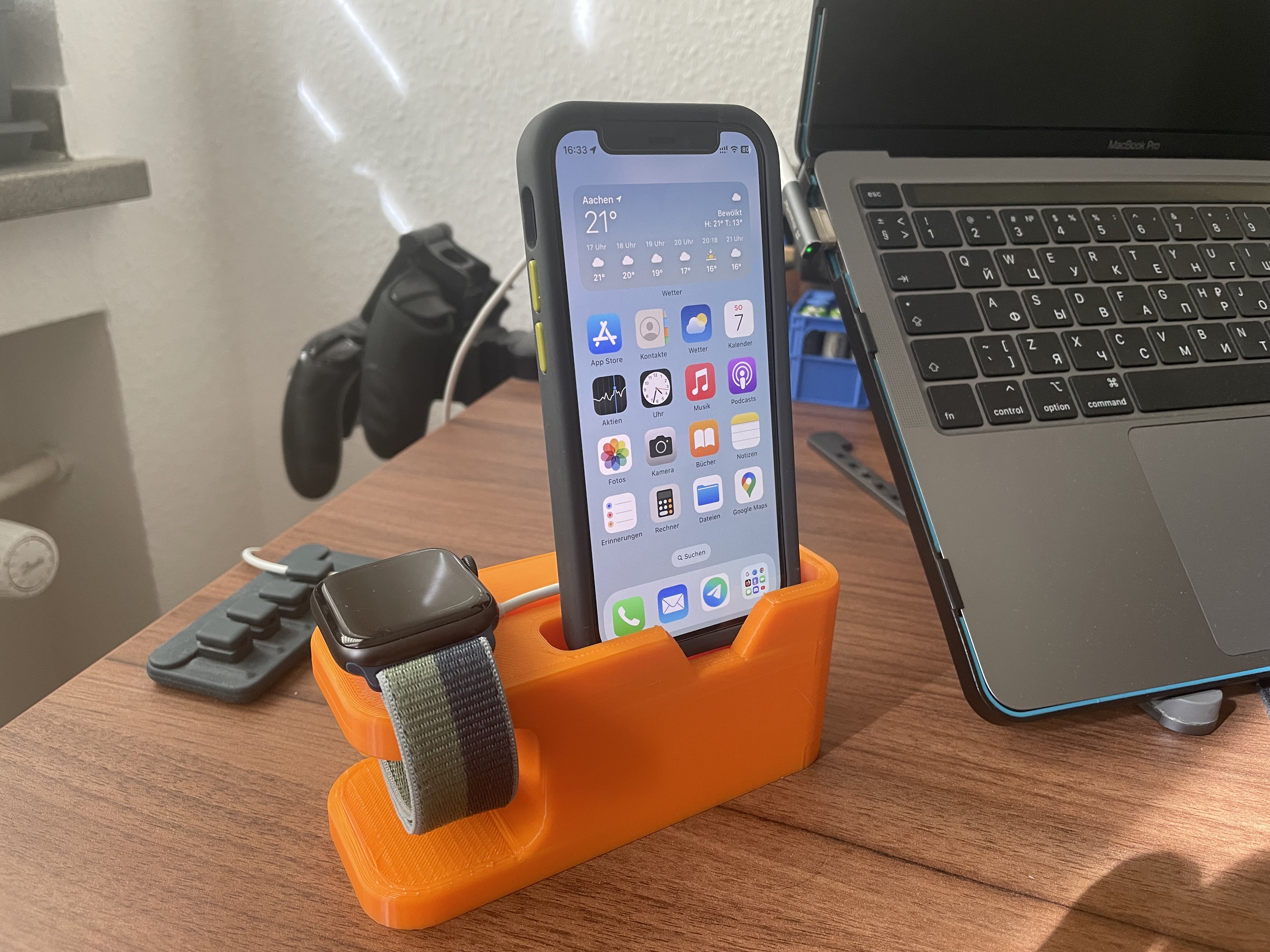 Stand for iPhone and Apple Watch