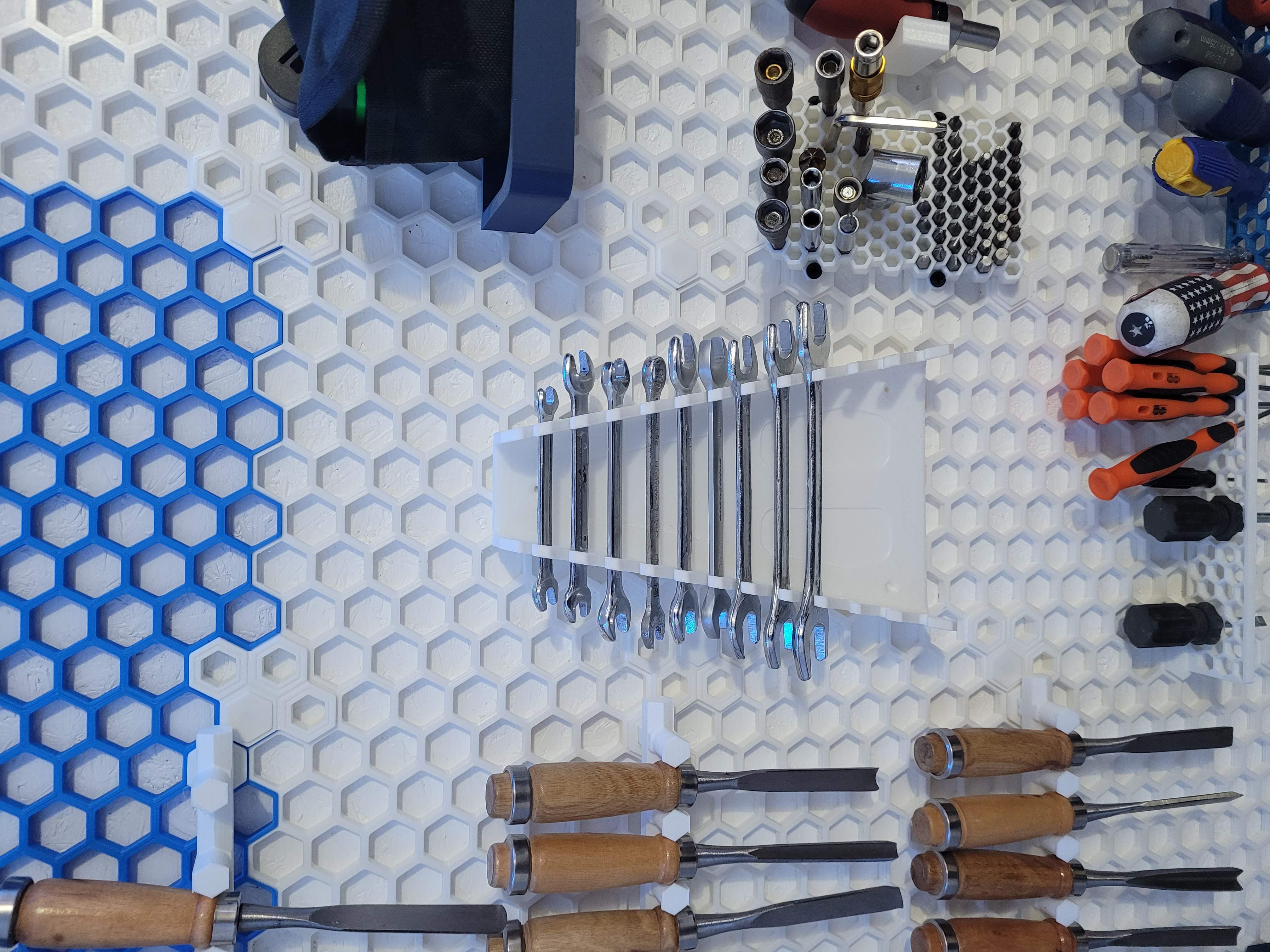 Honeycomb wrench holder