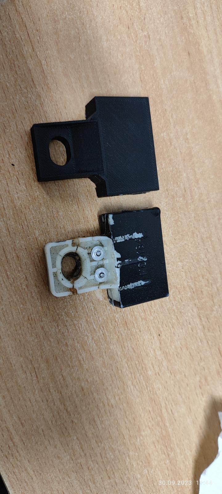 Renault Scenic window holder