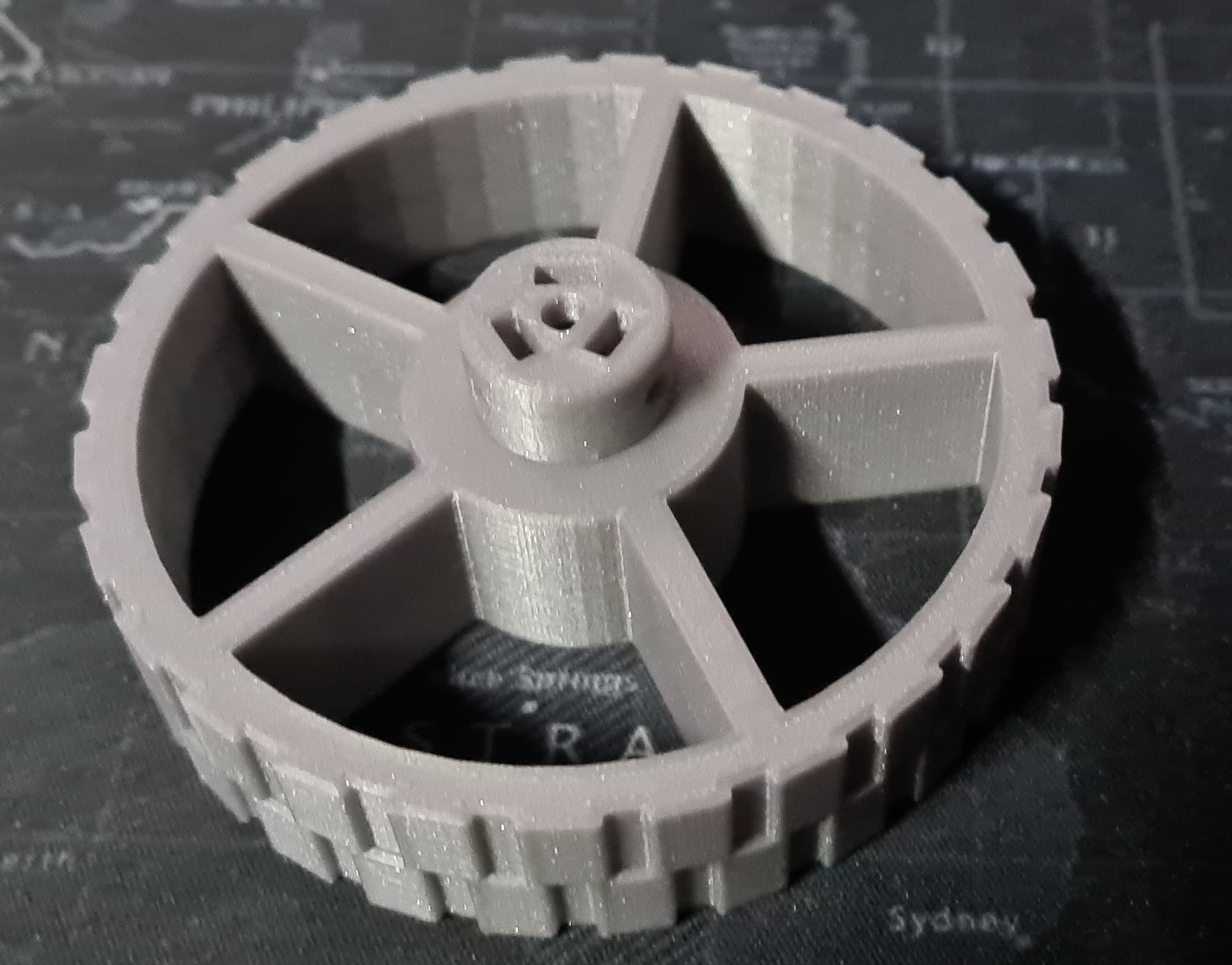 Robot wheel for 4mm shaft with flat by Dingo_aus | Download free STL ...