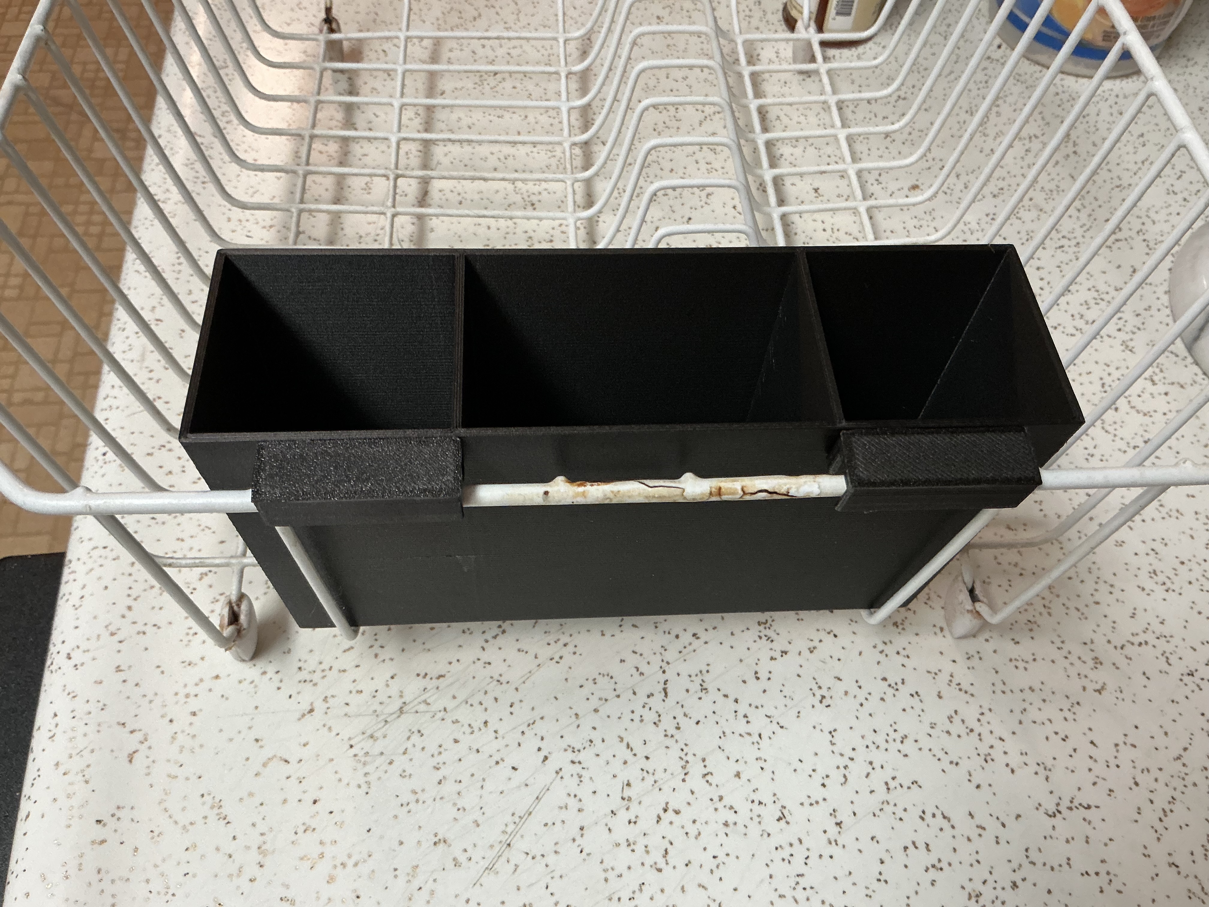 Utensil drying box