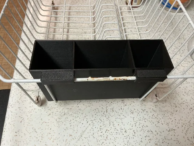 Utensil drying box
